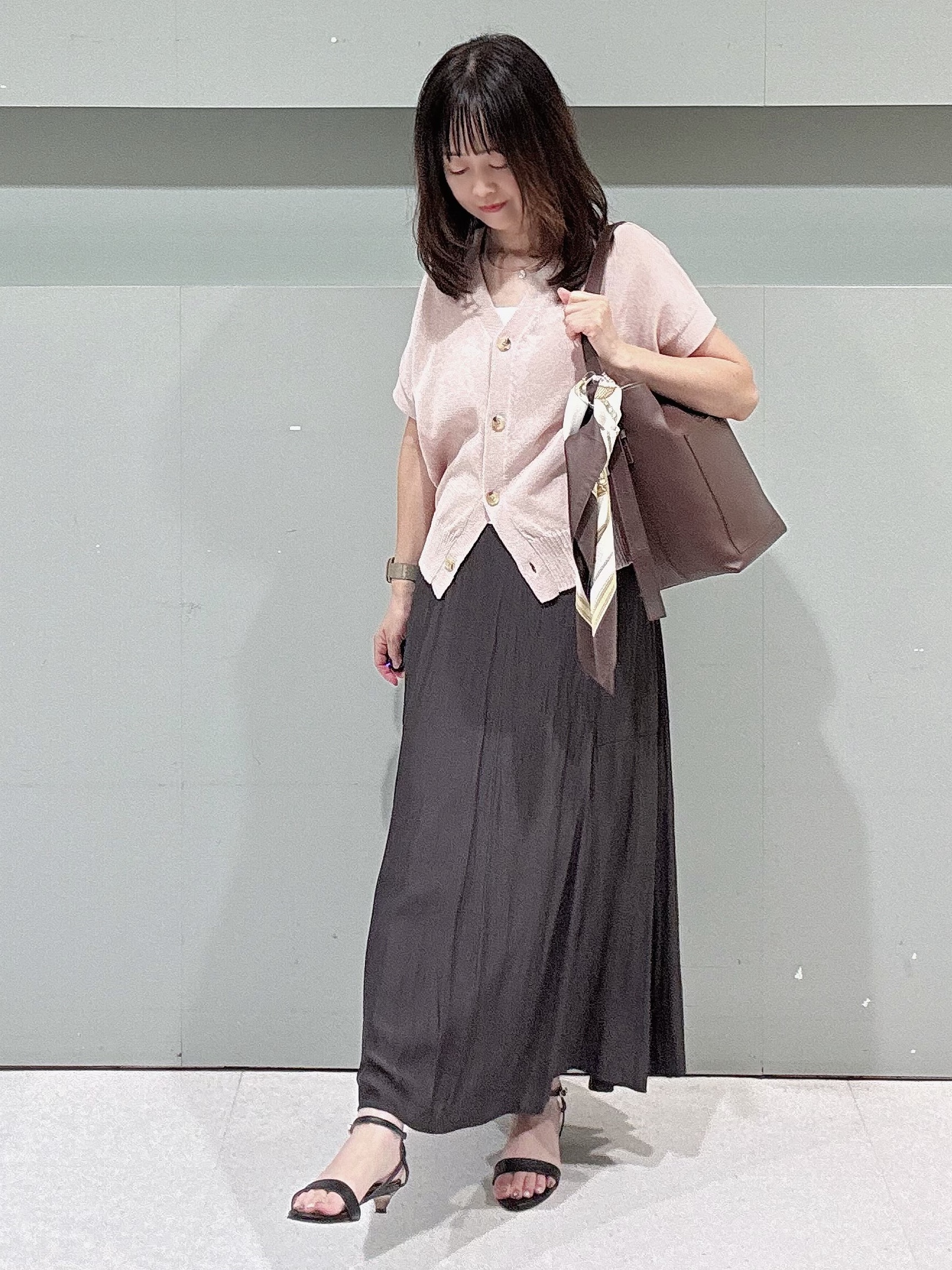 makiさんの「UNTITLED｜【洗える/清涼感】ドライタッチスリーブレスカーディガン」を使ったコーディネート