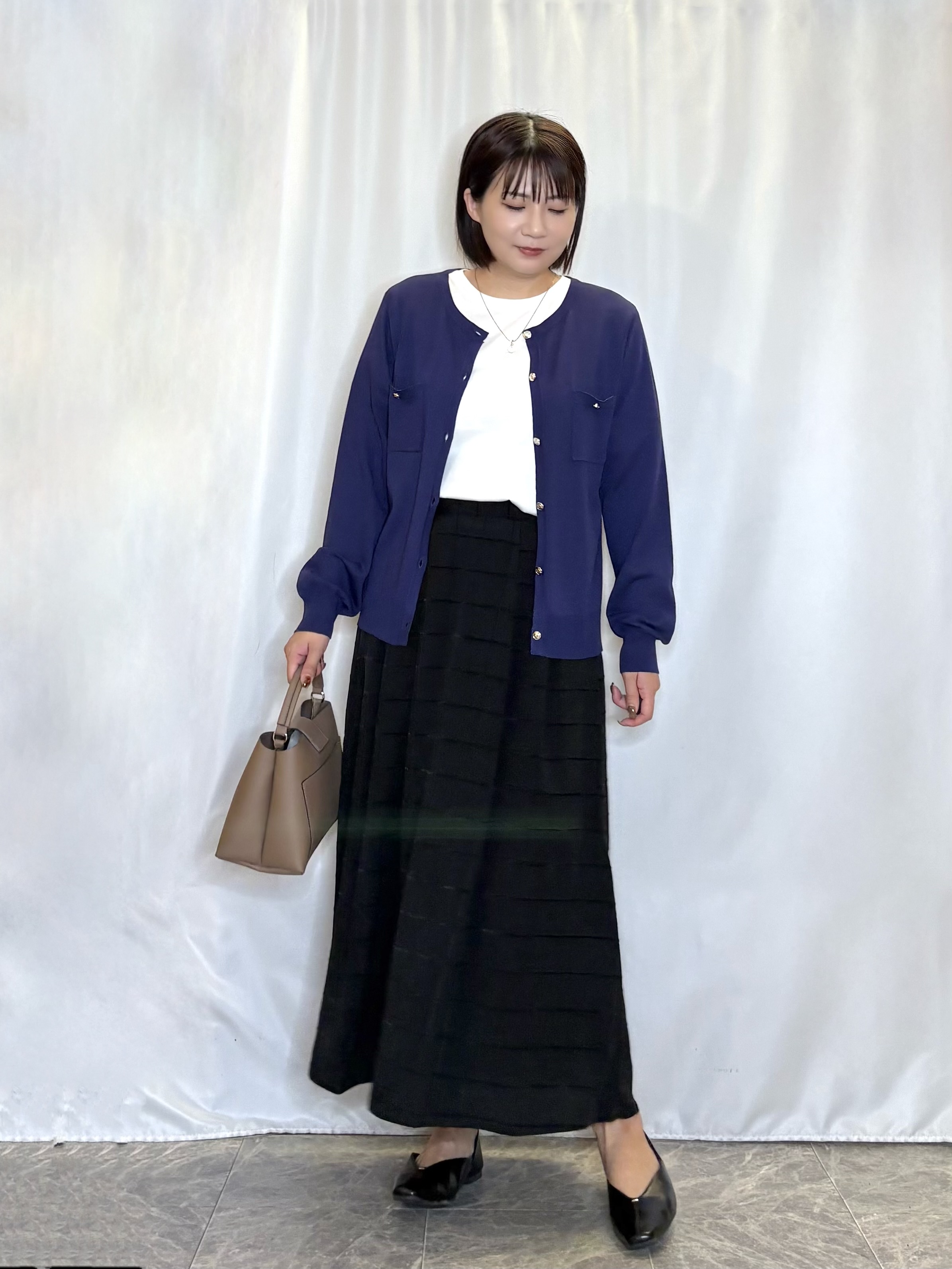 ネリさんの「SHOO･LA･RUE｜【洗濯機可/S-LL】金ボタンが上品に。さらさらタッチカーディガン」を使ったコーディネート