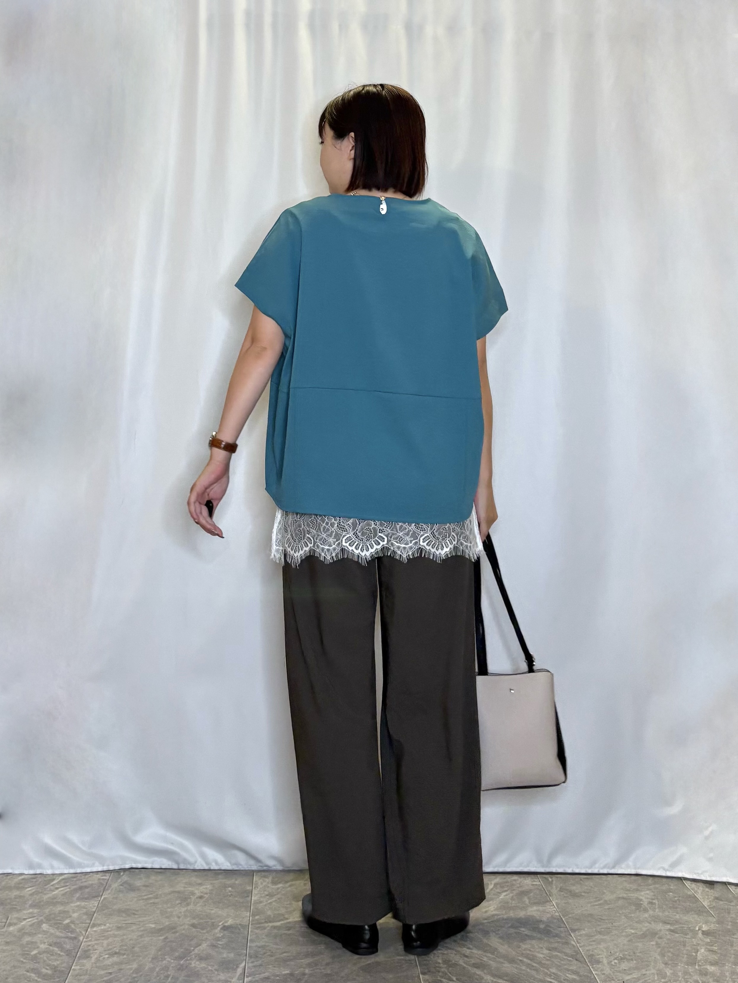 ネリさんの「SHOO･LA･RUE｜【洗濯機可/セットアップ可】軽凛(かろりん) シンプル上品 ひんやり切替コクーントップス」を使ったコーディネート