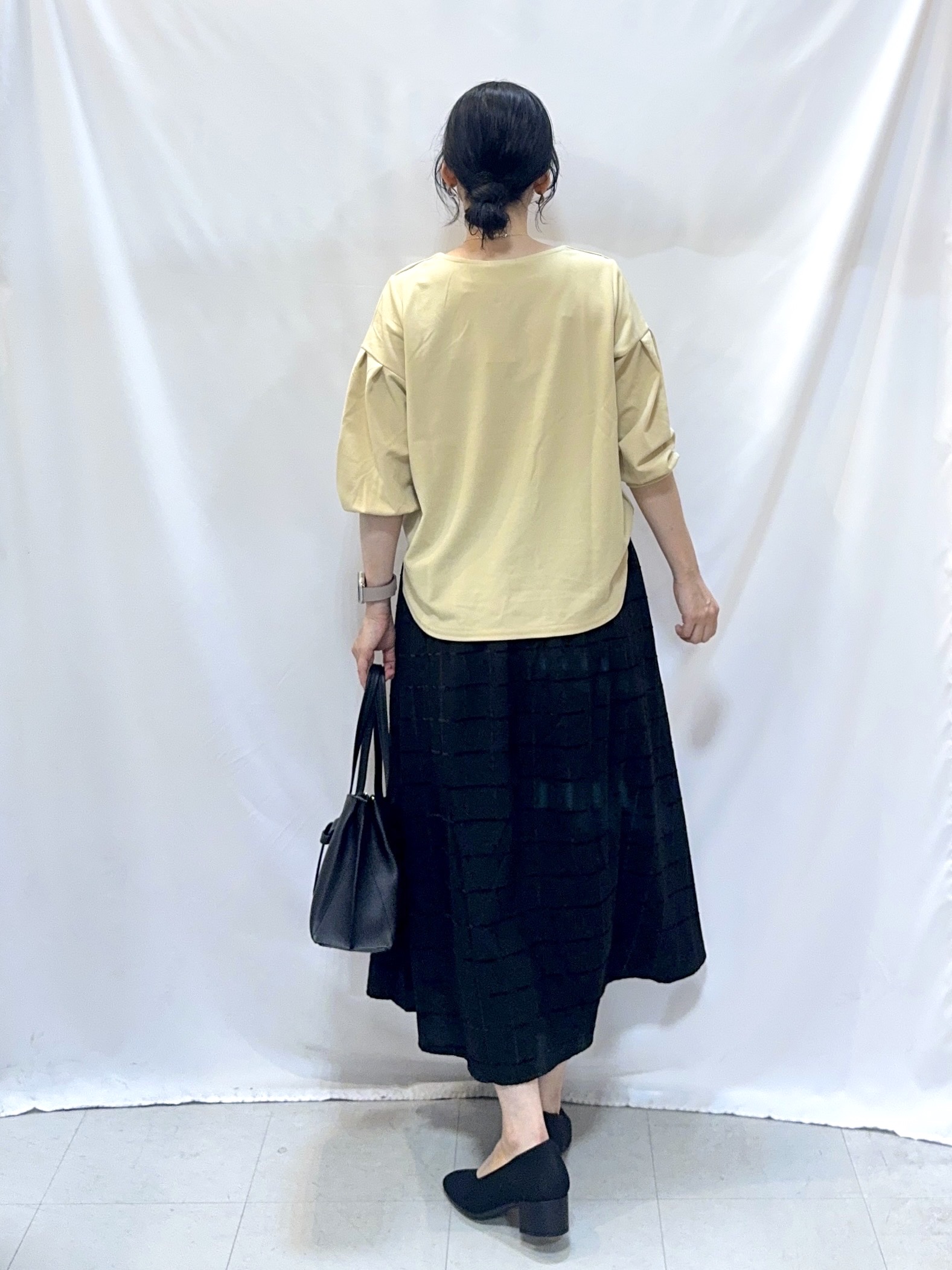 𝐇𝐢𝐫𝐨𝐦𝐢さんの「SHOO･LA･RUE｜【着丈選べる/2点セット】ネックレス付き やわらか8分袖ブラウス」を使ったコーディネート