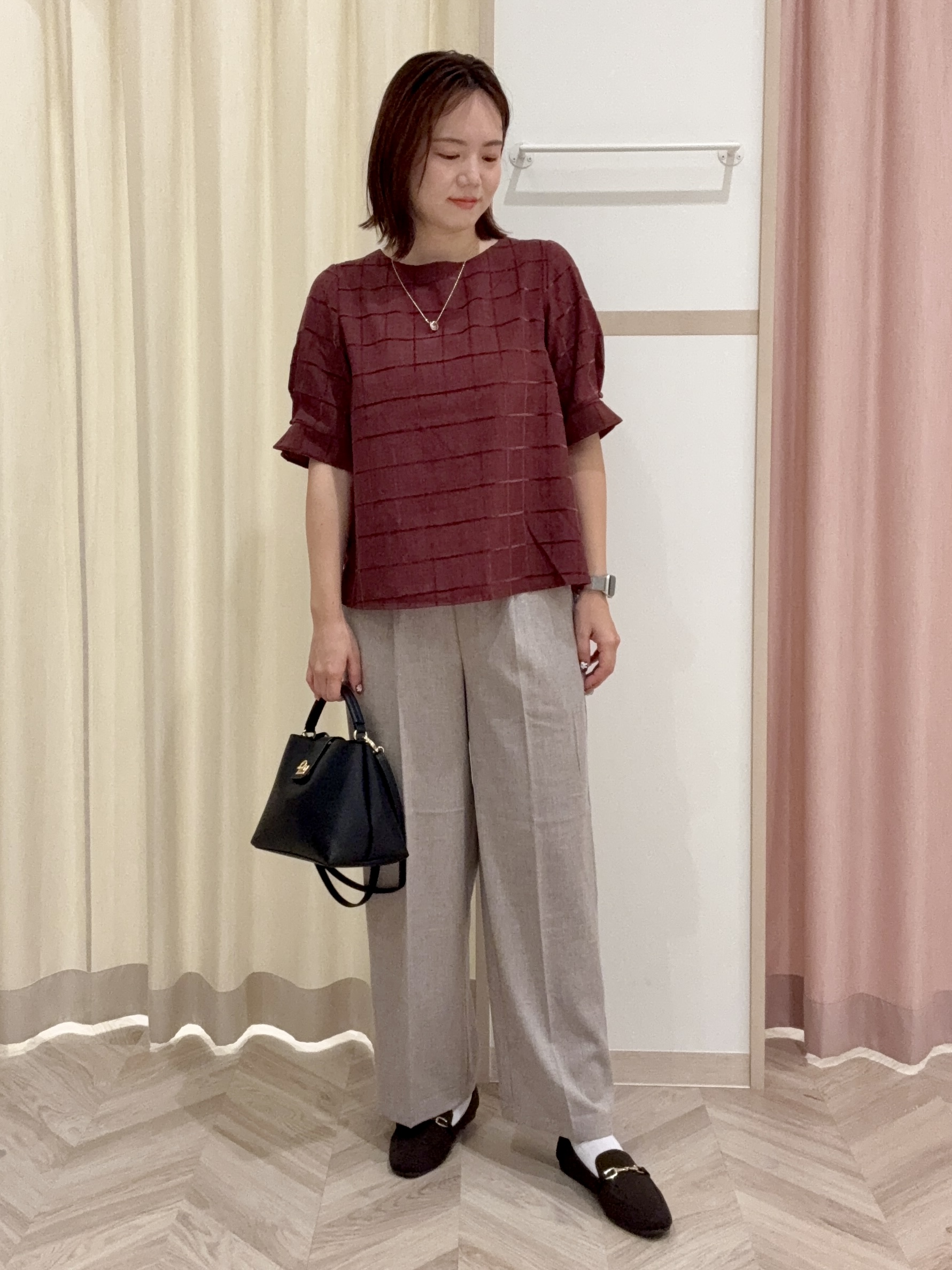 kさんの「SHOO･LA･RUE｜【セットアップ可/S-LL】夏でも感じられる秋気分 モールチェックタックスリーブ ブラウス」を使ったコーディネート