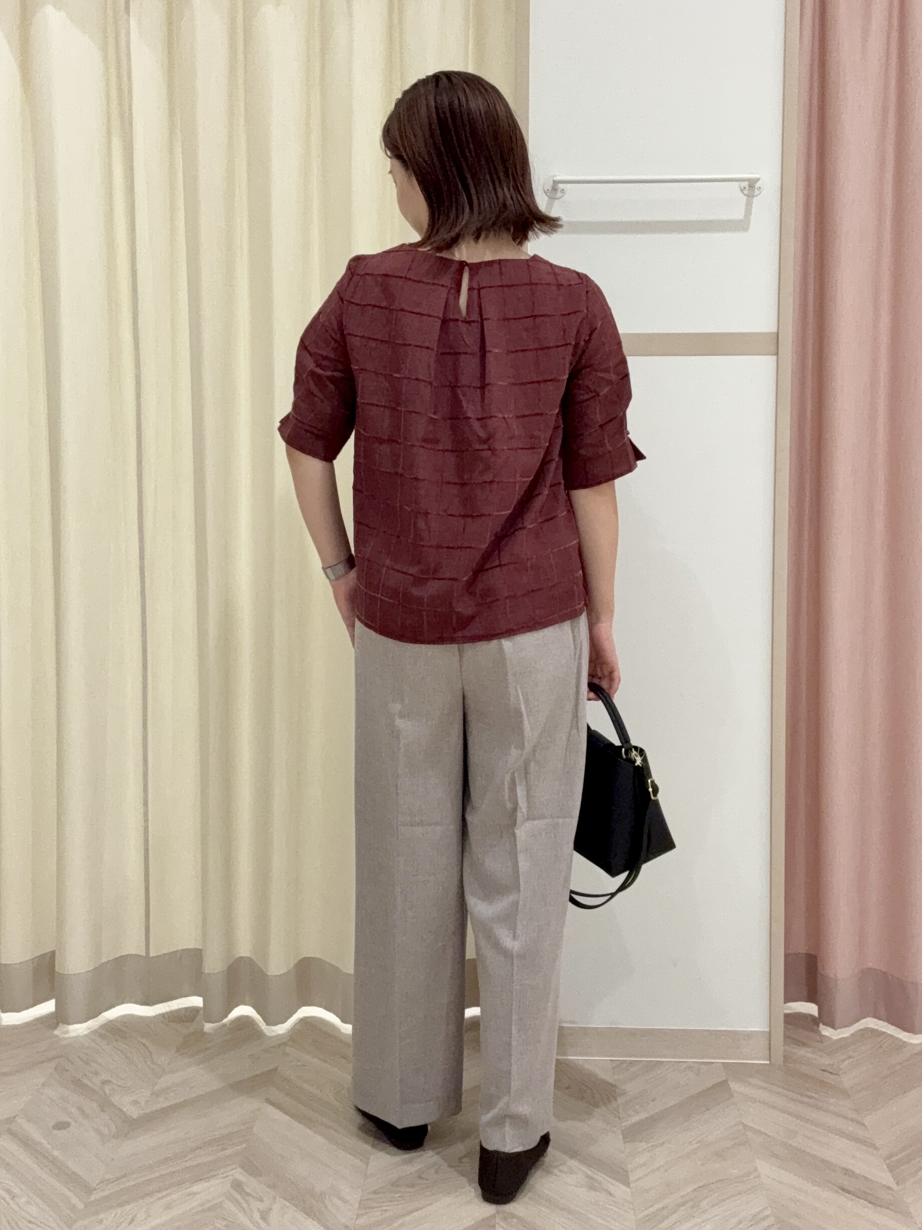 kさんの「SHOO･LA･RUE｜【セットアップ可/S-LL】夏でも感じられる秋気分 モールチェックタックスリーブ ブラウス」を使ったコーディネート