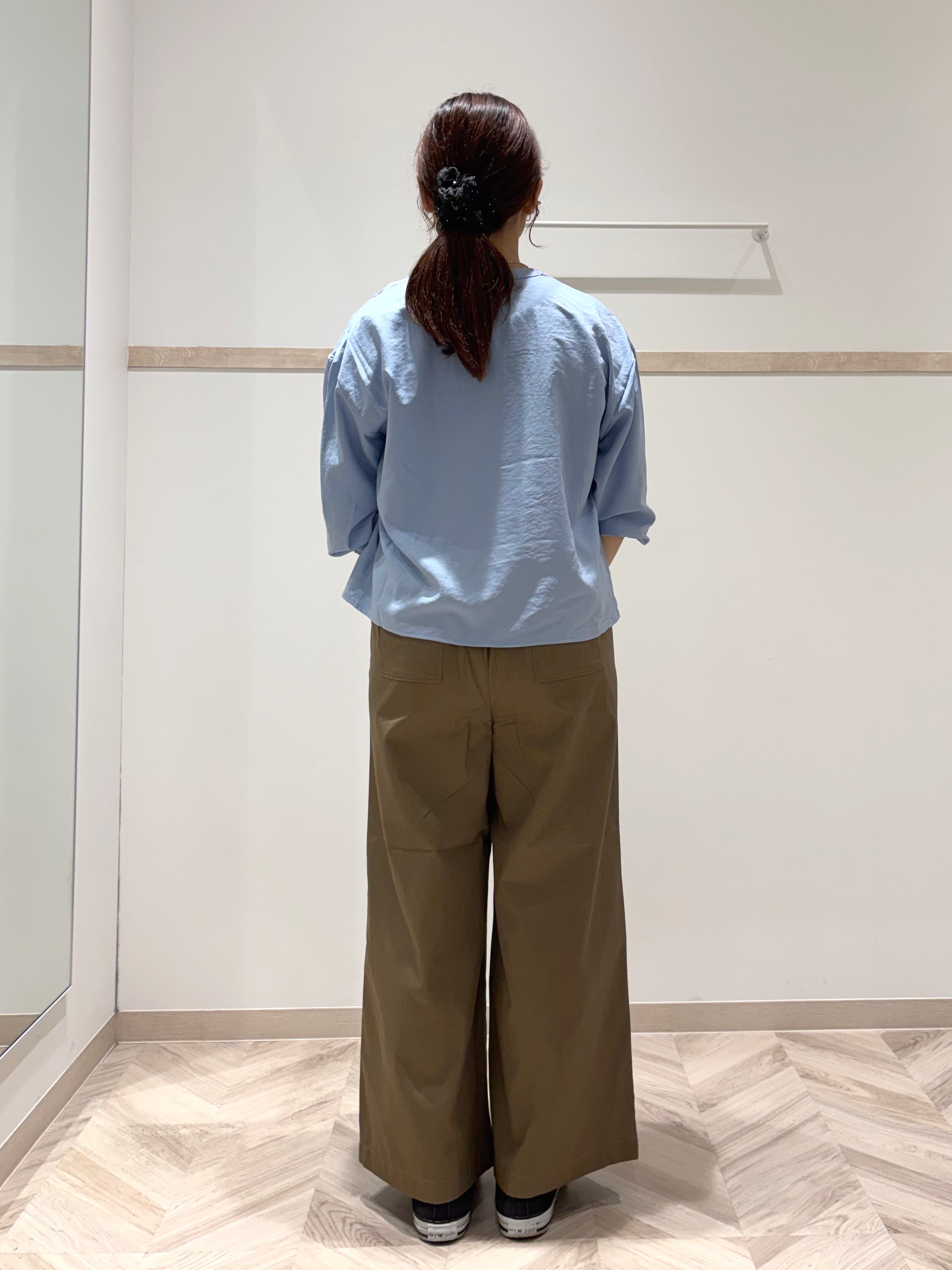 donpiさんの「SHOO･LA･RUE｜【S-LL/洗濯機可】1枚で華やか ティアードフリルブラウス」を使ったコーディネート