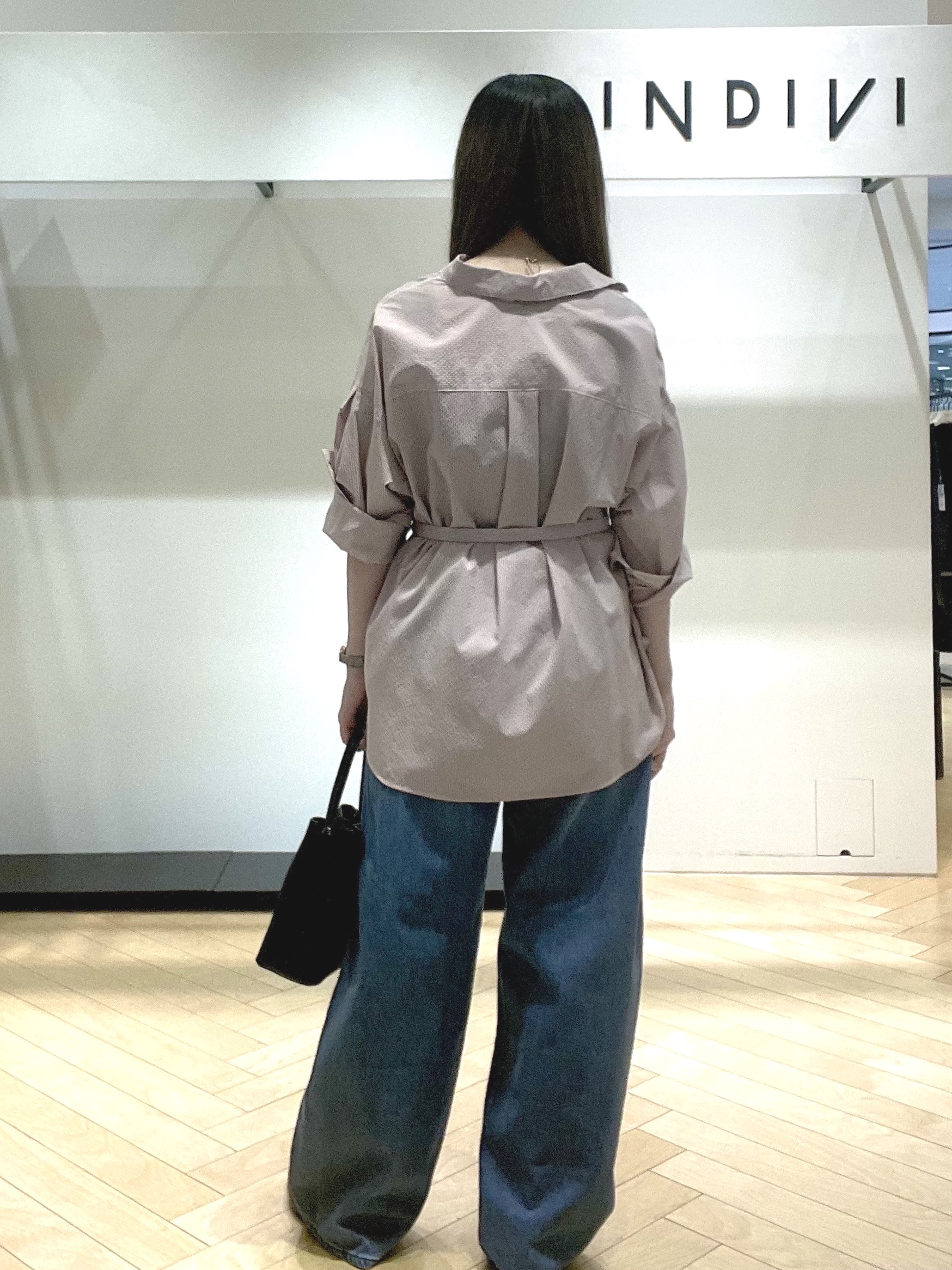 mさんの「INDIVI｜【UVケア／接触冷感／ベルト付】サッカー素材シャツ」を使ったコーディネート