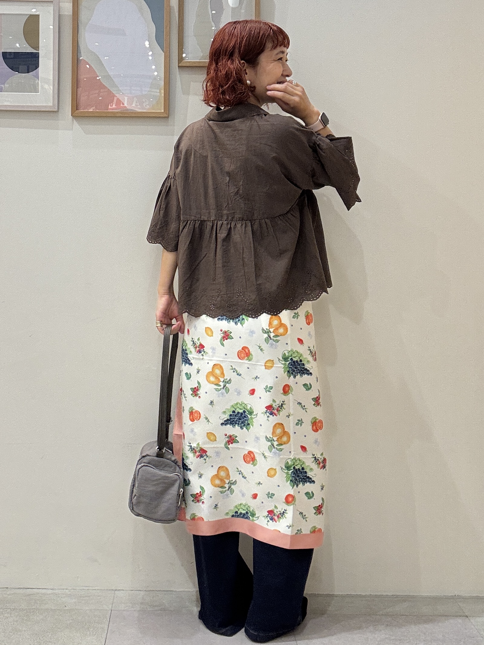 たけぴさんの「SHOO･LA･RUE｜【洗濯機可/綿100％/体型カバー】刺繍レースがこなれ見え 二の腕が隠せる ペプラムブラウス」を使ったコーディネート