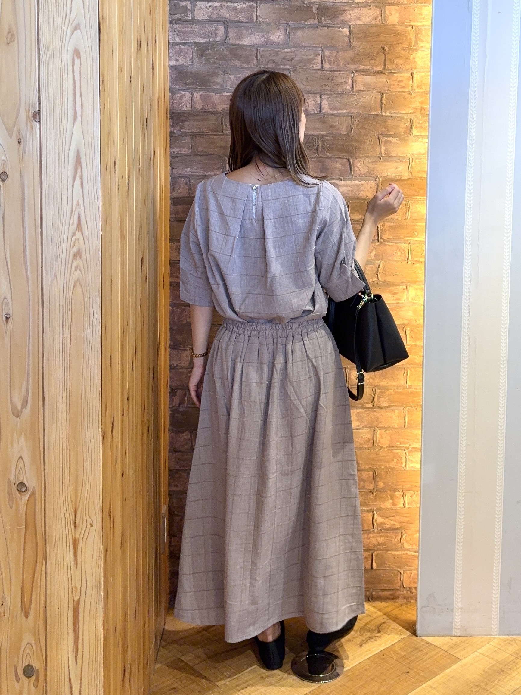 mieさんの「SHOO･LA･RUE｜【セットアップ可/S-LL】夏でも感じられる秋気分 モールチェックタックスリーブ ブラウス」を使ったコーディネート
