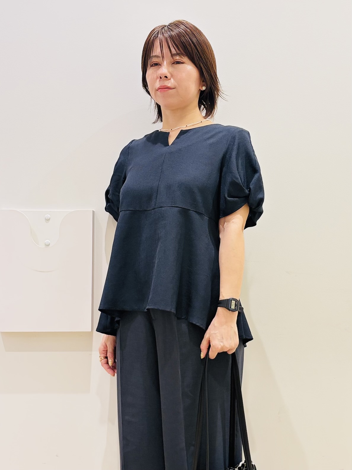 YUKOさんの「index｜【接触冷感／吸水速乾】キーネックペプラムブラウス《洗濯機OK》」を使ったコーディネート