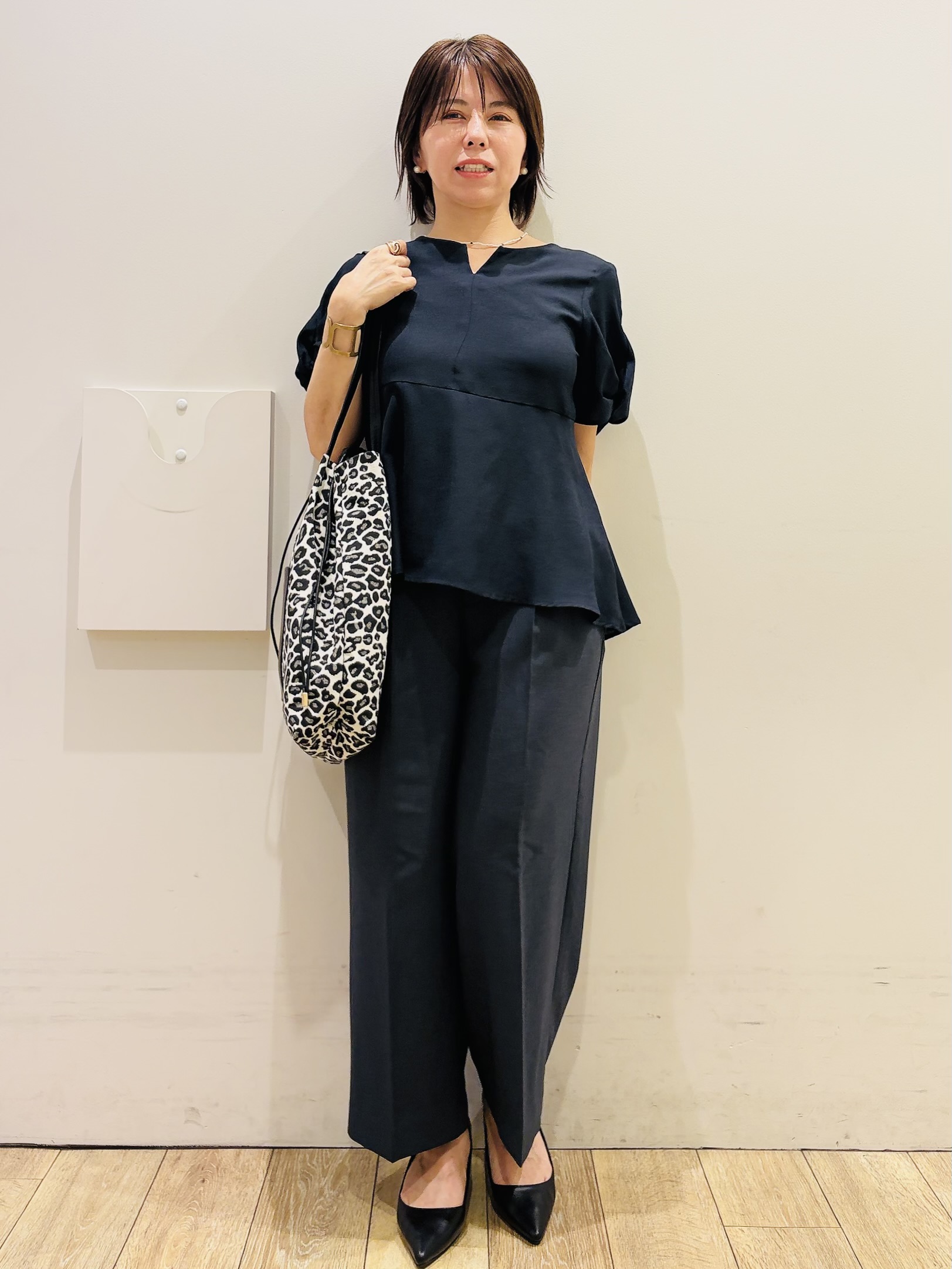 YUKOさんの「index｜【接触冷感／吸水速乾】キーネックペプラムブラウス《洗濯機OK》」を使ったコーディネート