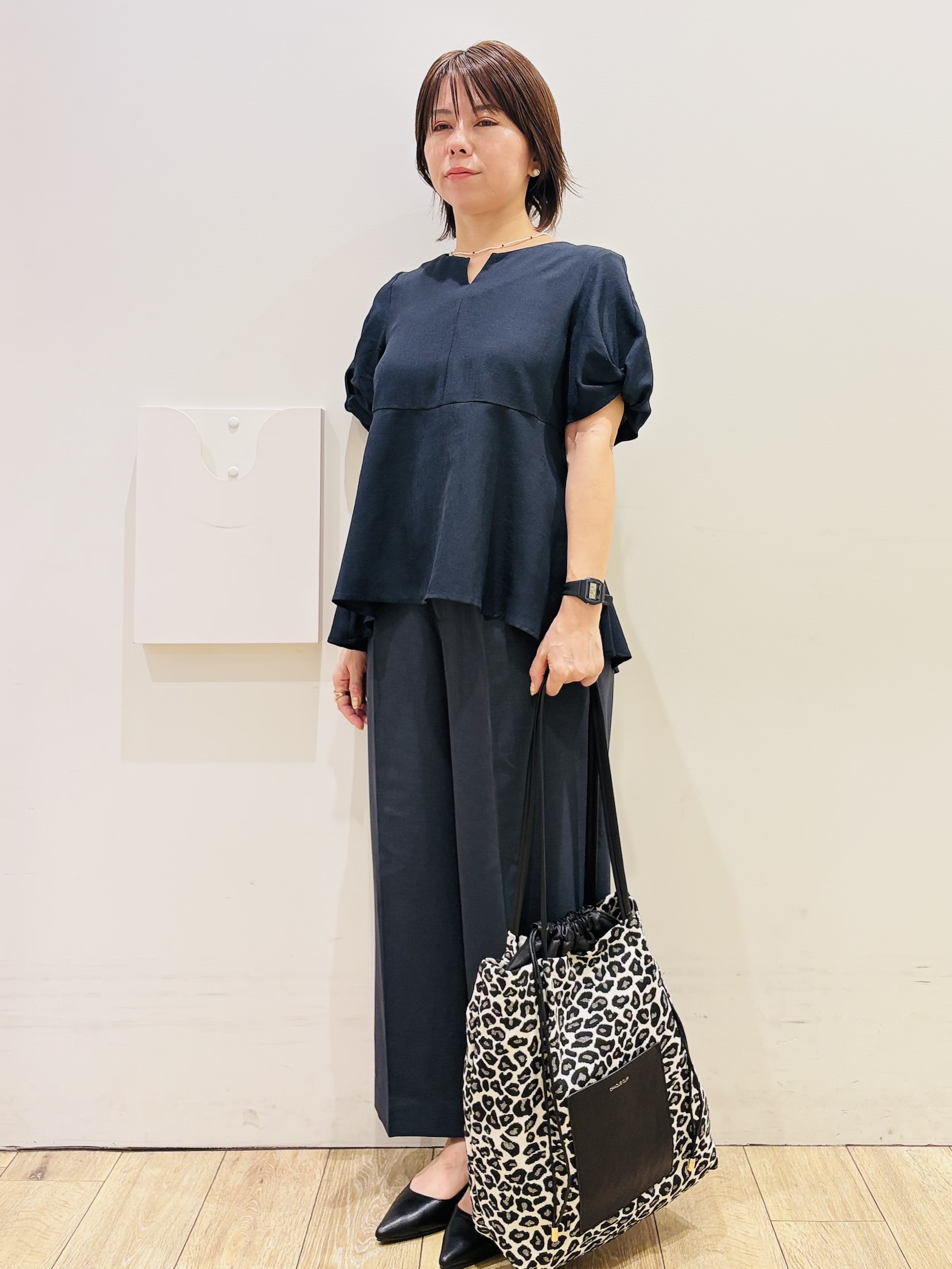 YUKOさんの「index｜【接触冷感／吸水速乾】キーネックペプラムブラウス《洗濯機OK》」を使ったコーディネート
