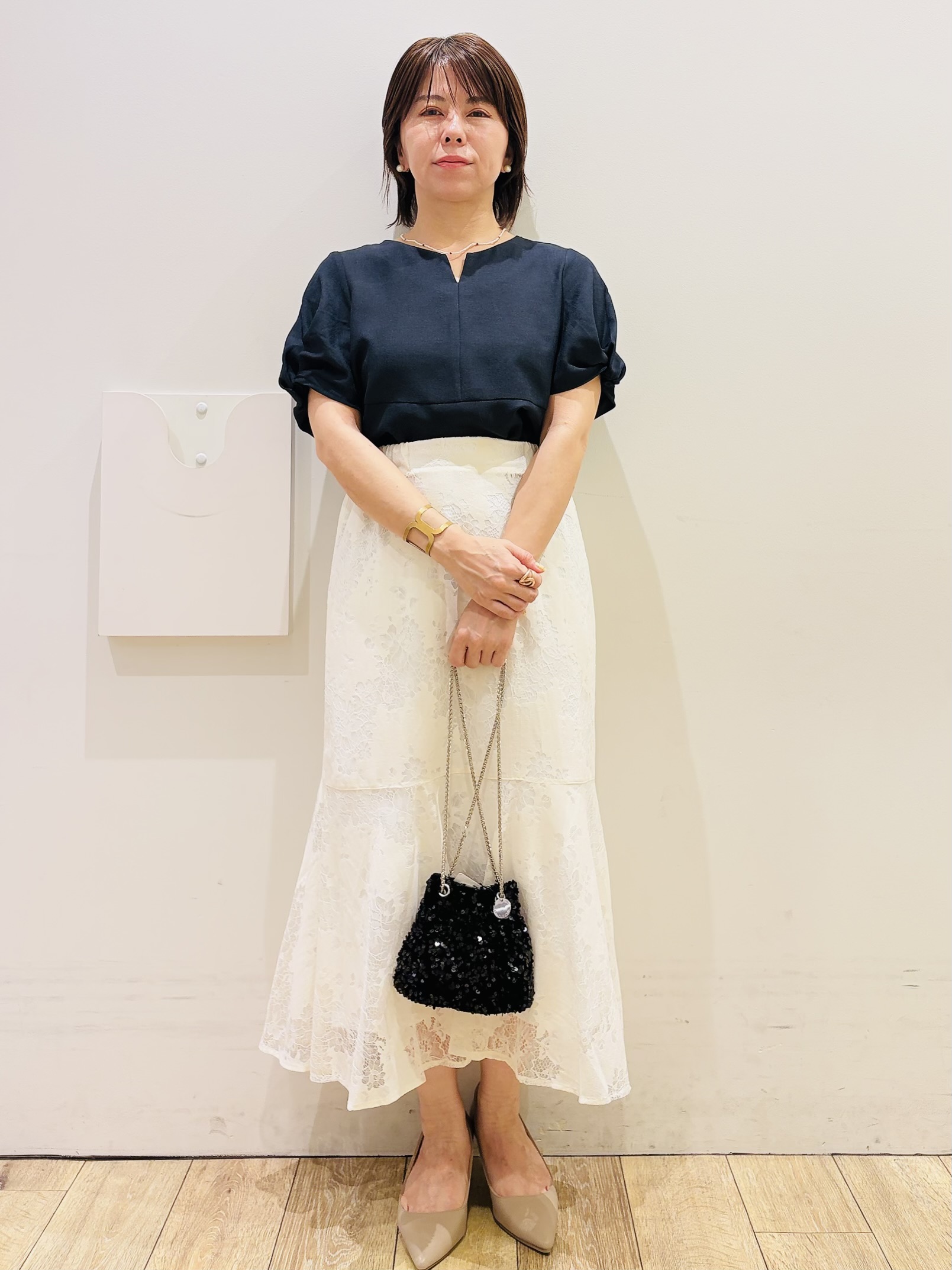 YUKOさんの「index｜【接触冷感／吸水速乾】キーネックペプラムブラウス《洗濯機OK》」を使ったコーディネート