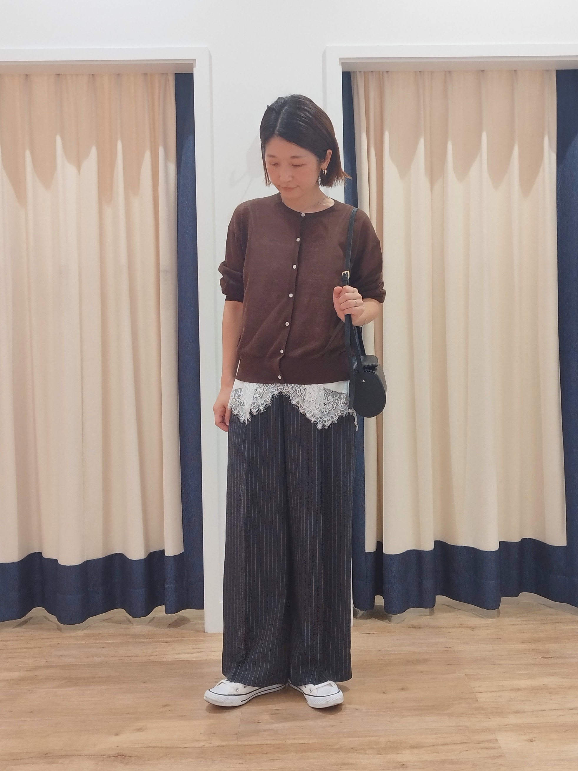 HIROさんの「Dessin｜ペーパータッチ クルーネックカーディガン」を使ったコーディネート