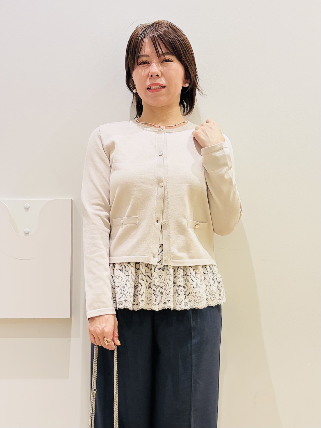 YUKOさんの「index｜アンサンブル対応 ゴールド釦クルーカーディガン【洗濯機OK】」を使ったコーディネート
