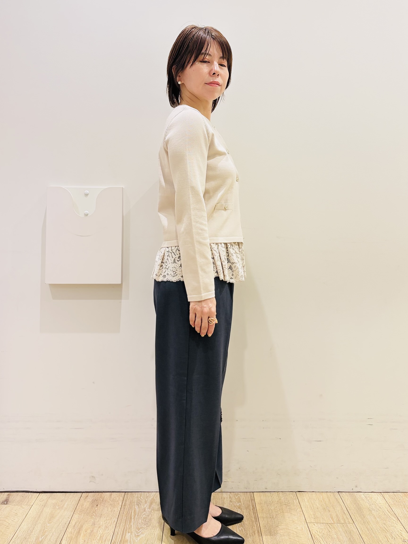 YUKOさんの「index｜アンサンブル対応 ゴールド釦クルーカーディガン【洗濯機OK】」を使ったコーディネート