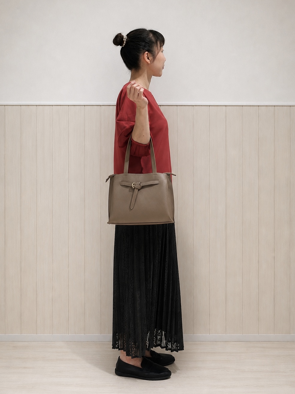 まつみさんの「SHOO･LA･RUE｜【洗濯機可/S-LL】 大人のシアー感 お袖切り替えラウンドネックトップス」を使ったコーディネート