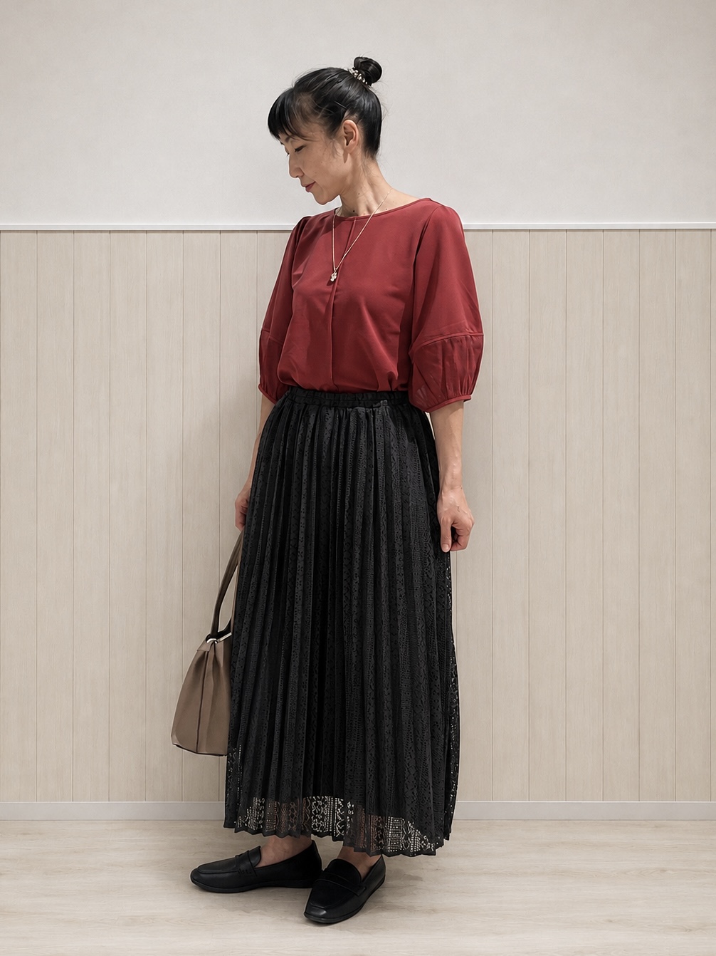 まつみさんの「SHOO･LA･RUE｜【洗濯機可/S-LL】 大人のシアー感 お袖切り替えラウンドネックトップス」を使ったコーディネート