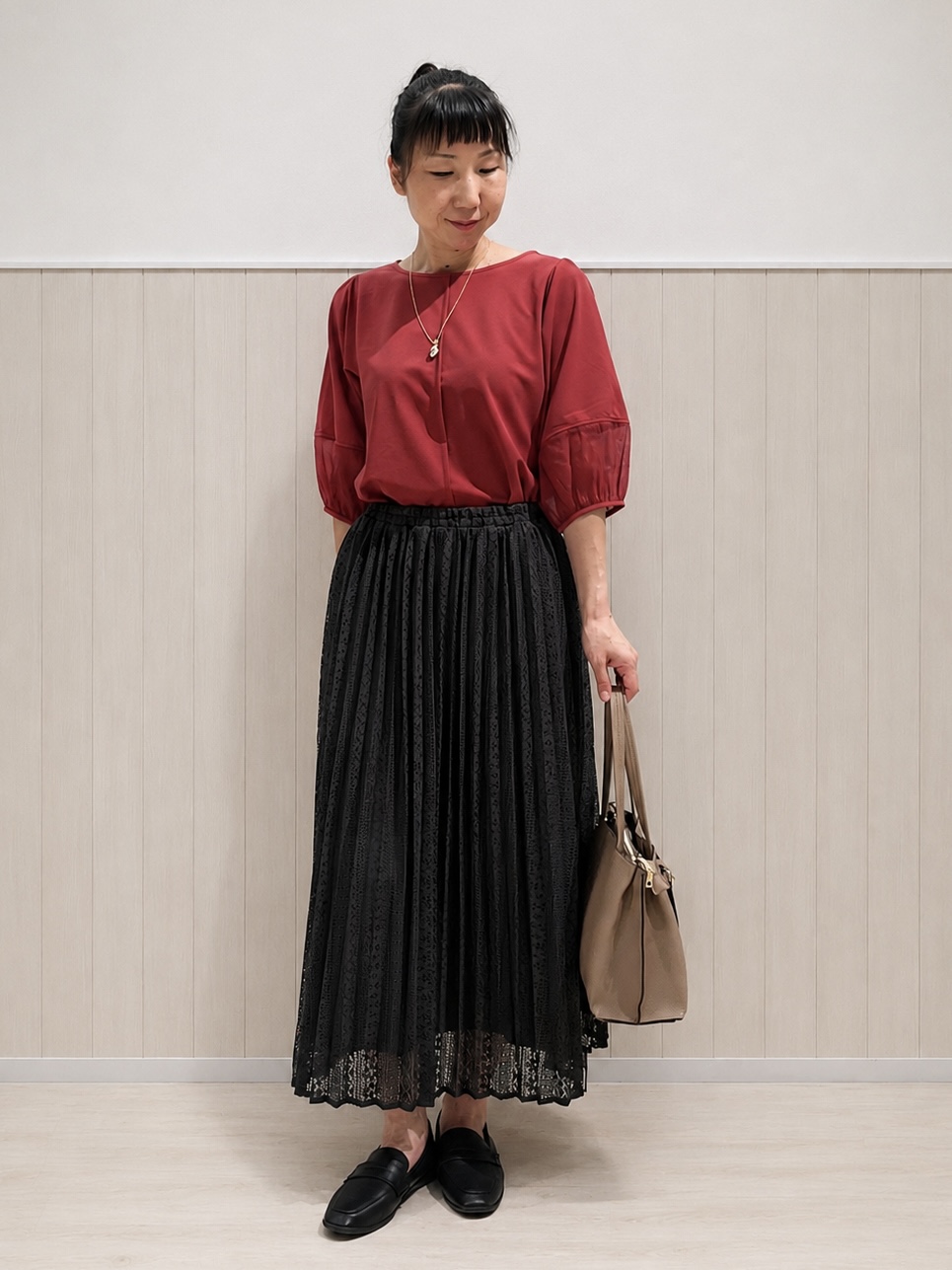 まつみさんの「SHOO･LA･RUE｜【洗濯機可/S-LL】 大人のシアー感 お袖切り替えラウンドネックトップス」を使ったコーディネート