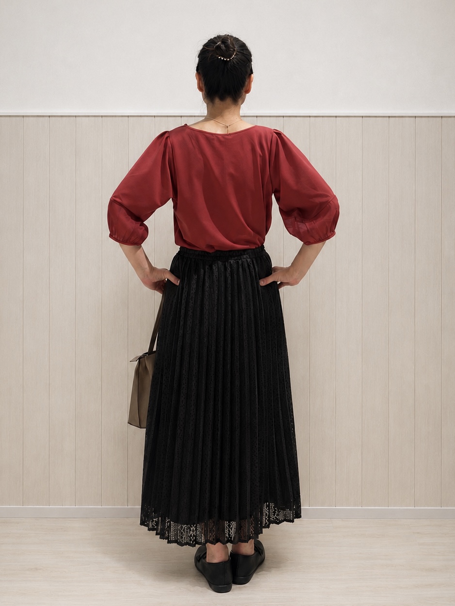 まつみさんの「SHOO･LA･RUE｜【洗濯機可/S-LL】 大人のシアー感 お袖切り替えラウンドネックトップス」を使ったコーディネート