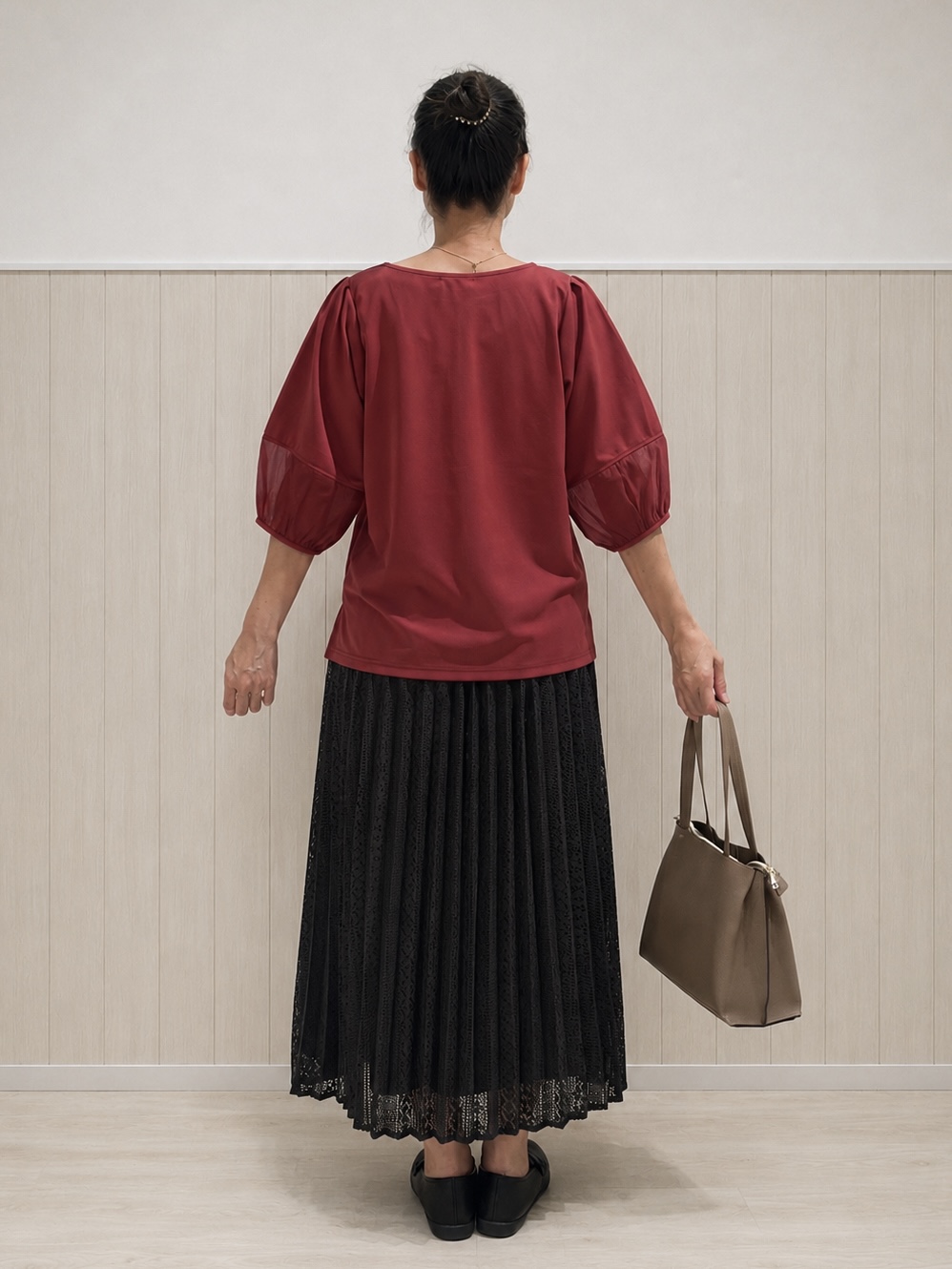 まつみさんの「SHOO･LA･RUE｜【洗濯機可/S-LL】 大人のシアー感 お袖切り替えラウンドネックトップス」を使ったコーディネート