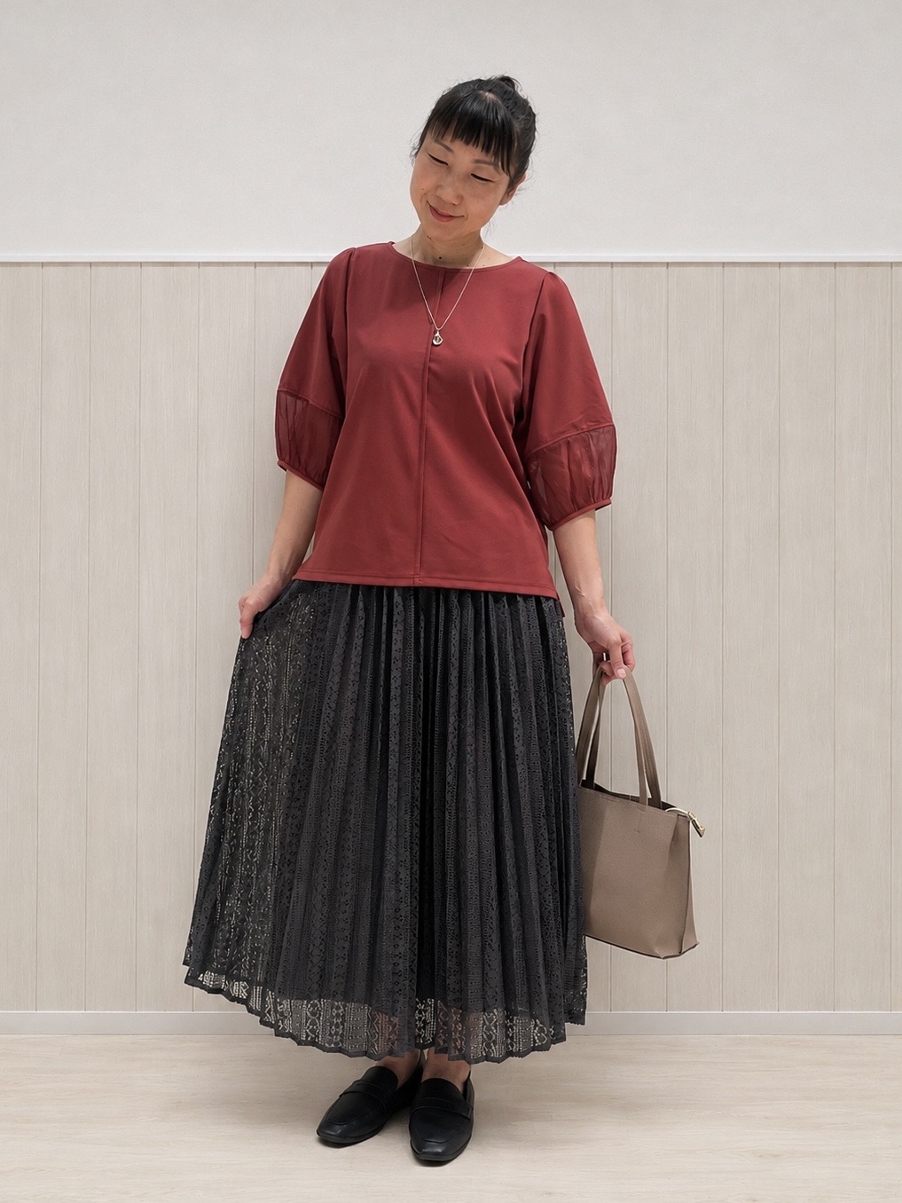 まつみさんの「SHOO･LA･RUE｜【洗濯機可/S-LL】 大人のシアー感 お袖切り替えラウンドネックトップス」を使ったコーディネート