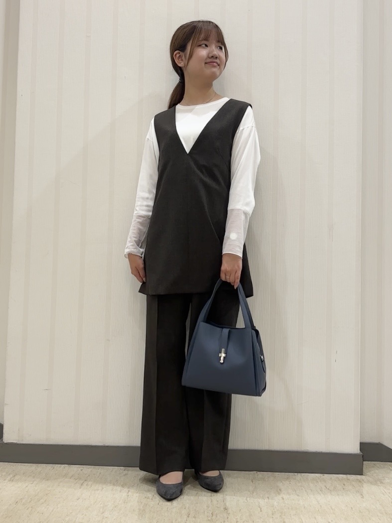 ちひさんの「INDIVI｜【合皮／ショルダー付】メタルデザイン ミドルバッグ」を使ったコーディネート