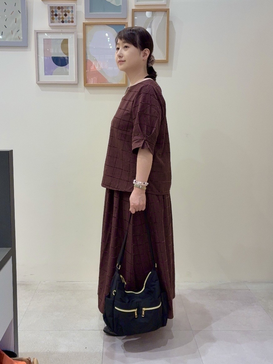vanseさんの「SHOO･LA･RUE｜【セットアップ可/S-LL】夏でも感じられる秋気分 モールチェックタックスリーブ ブラウス」を使ったコーディネート