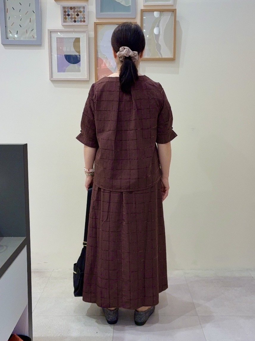 vanseさんの「SHOO･LA･RUE｜【セットアップ可/S-LL】夏でも感じられる秋気分 モールチェックタックスリーブ ブラウス」を使ったコーディネート
