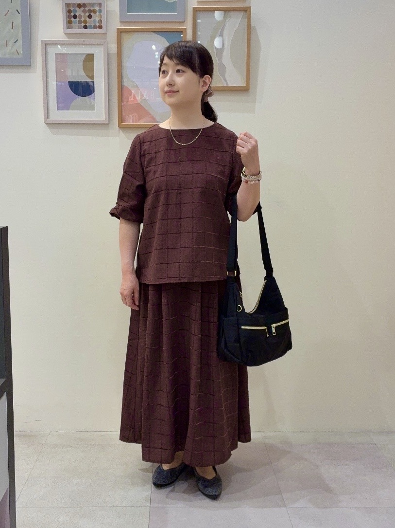 vanseさんの「SHOO･LA･RUE｜【セットアップ可/S-LL】夏でも感じられる秋気分 モールチェックタックスリーブ ブラウス」を使ったコーディネート