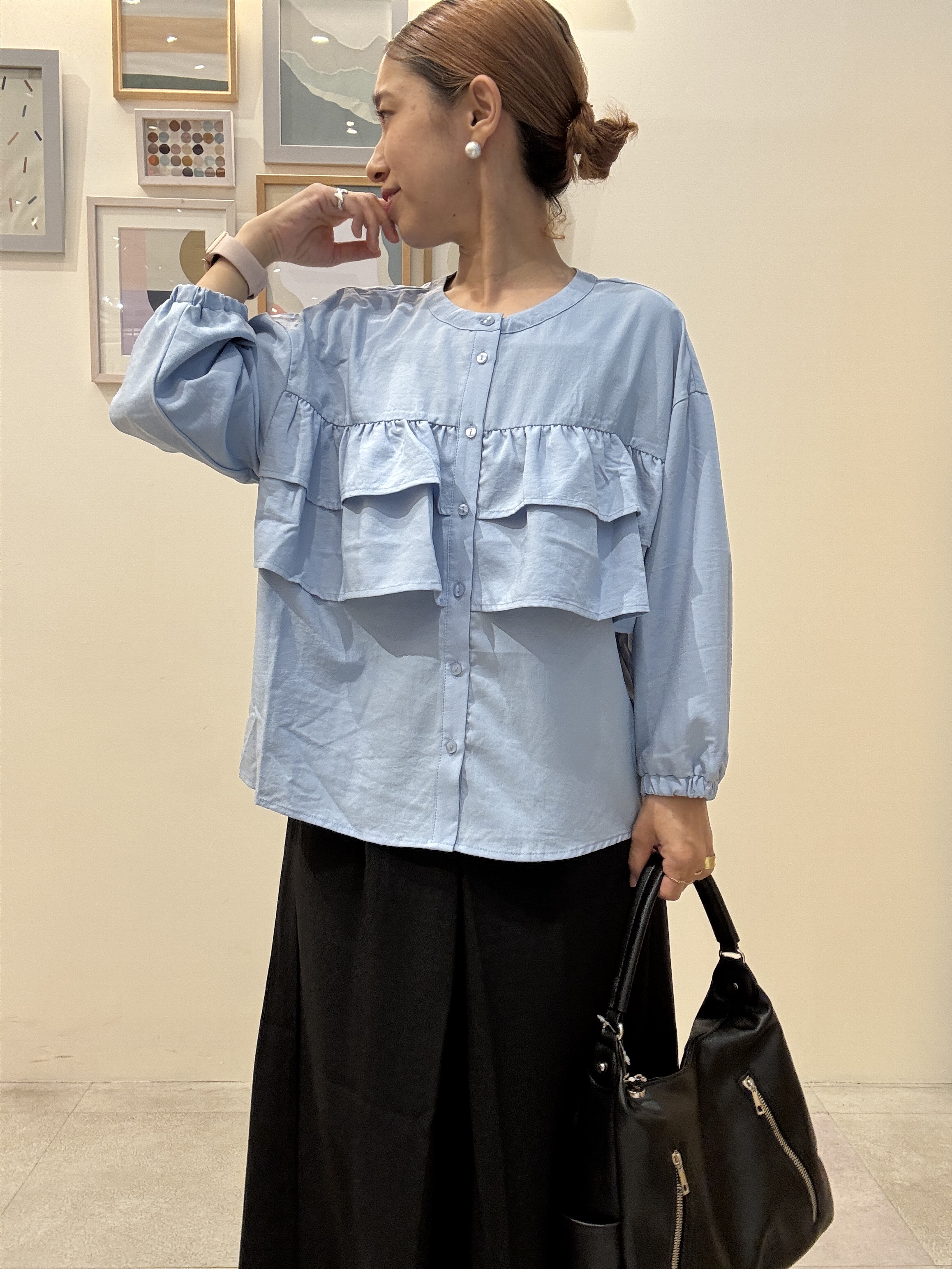 たけぴさんの「SHOO･LA･RUE｜【S-LL/洗濯機可】1枚で華やか フロントティアードブラウス」を使ったコーディネート