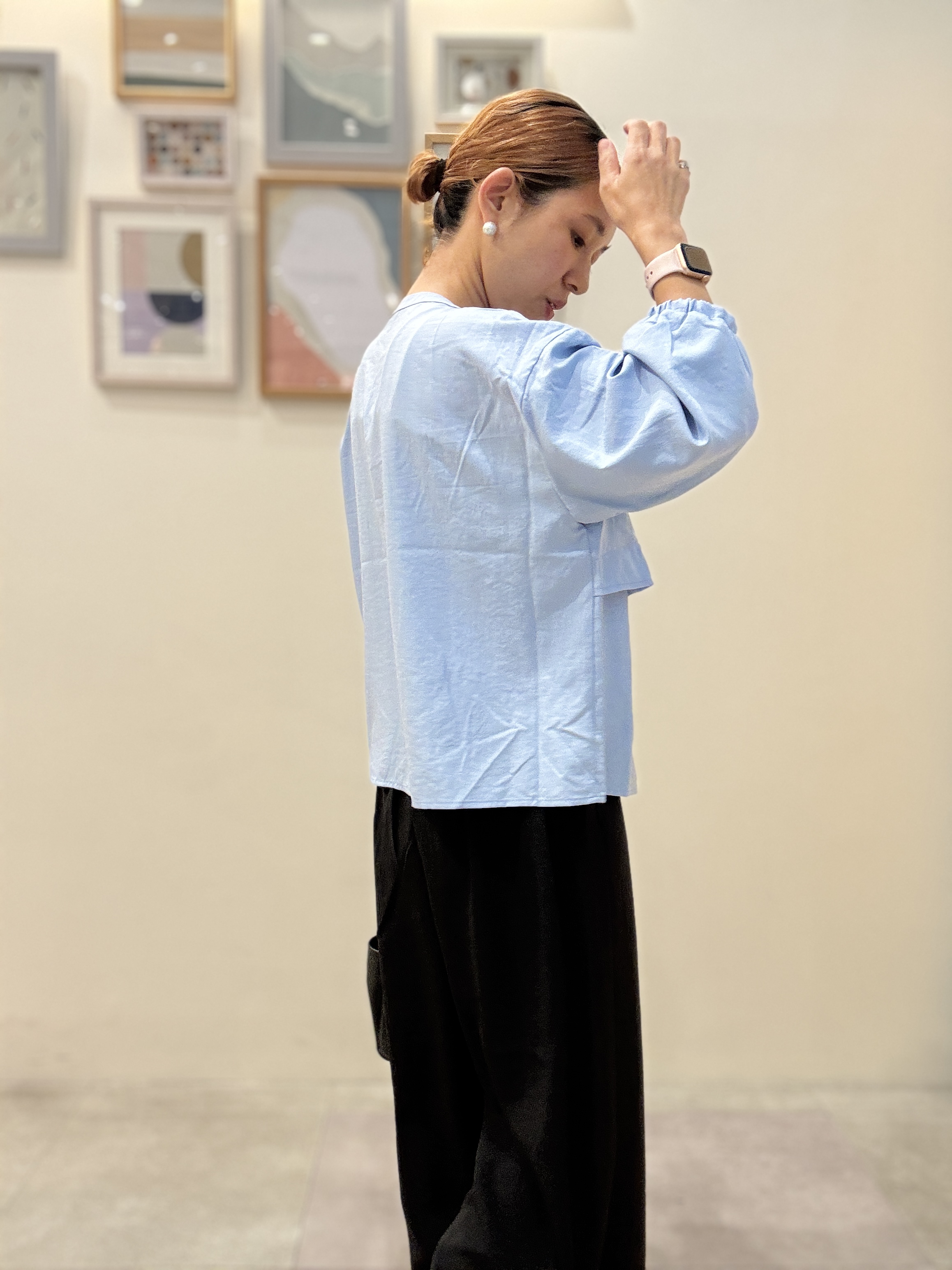 たけぴさんの「SHOO･LA･RUE｜【S-LL/洗濯機可】1枚で華やか フロントティアードブラウス」を使ったコーディネート