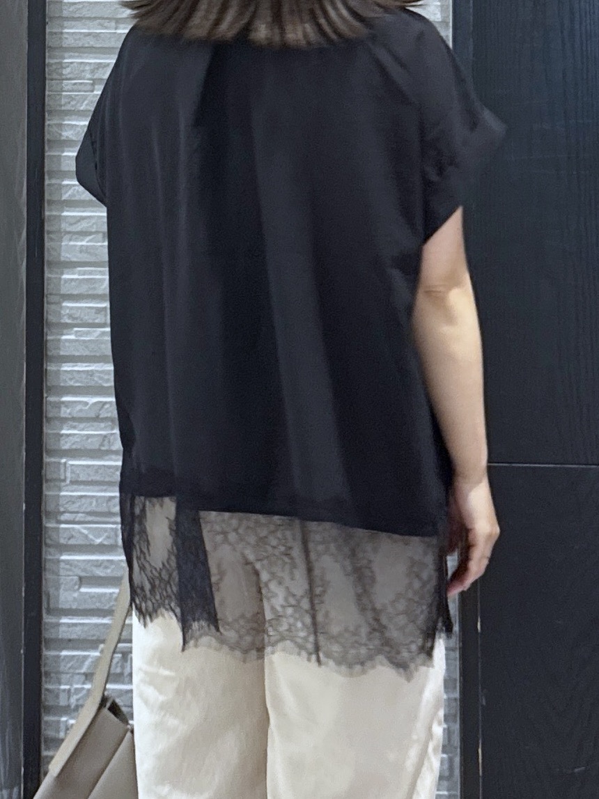 chさんの「THE SHOP TK｜【ひんやり/体型カバー】裾レース切り替え スキッパーシャツ」を使ったコーディネート