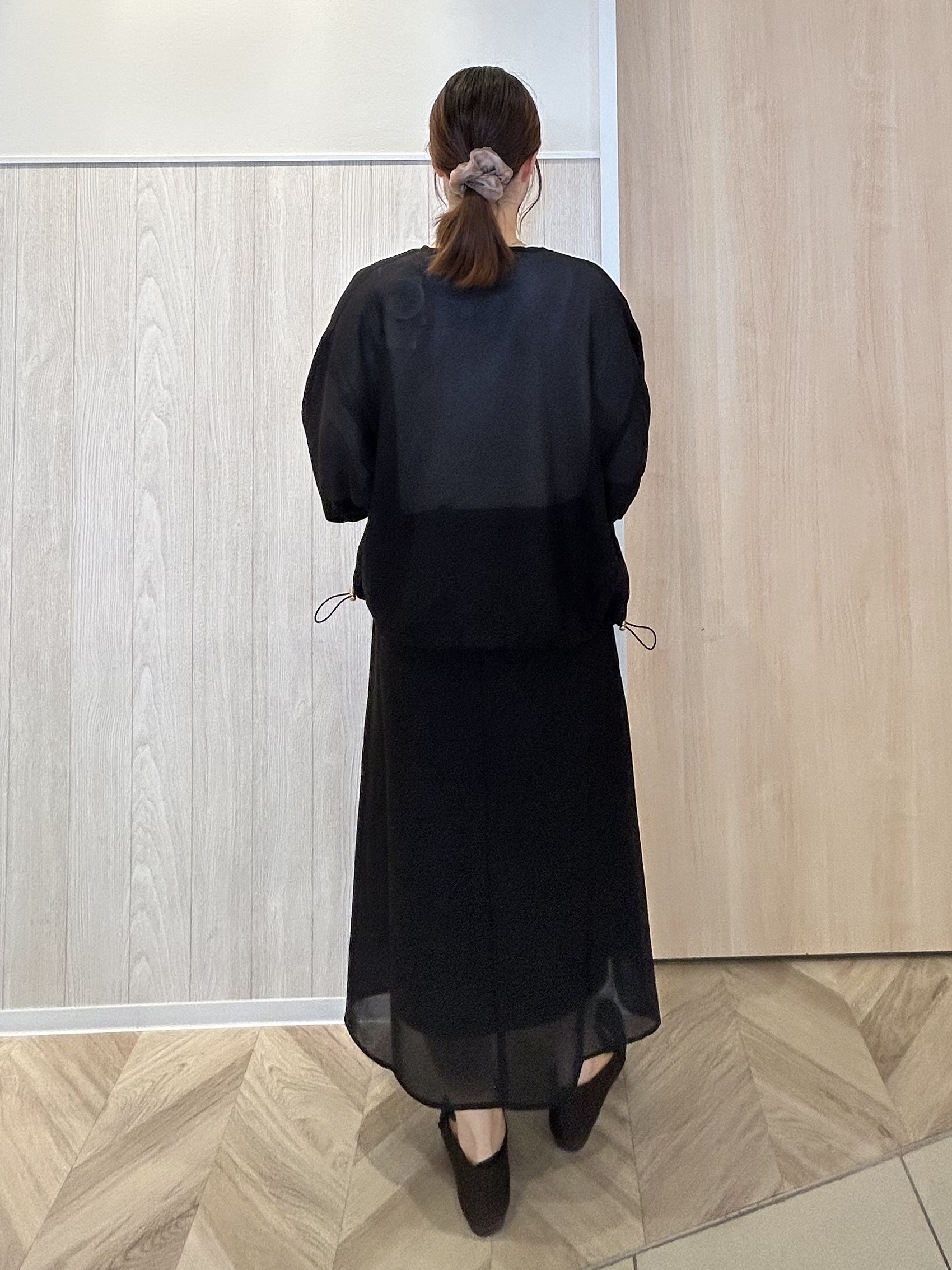 tomoさんの「SHOO･LA･RUE｜【通気性〇/セットアップ可/洗濯機可】メッシュドルマン ジップブルゾン」を使ったコーディネート