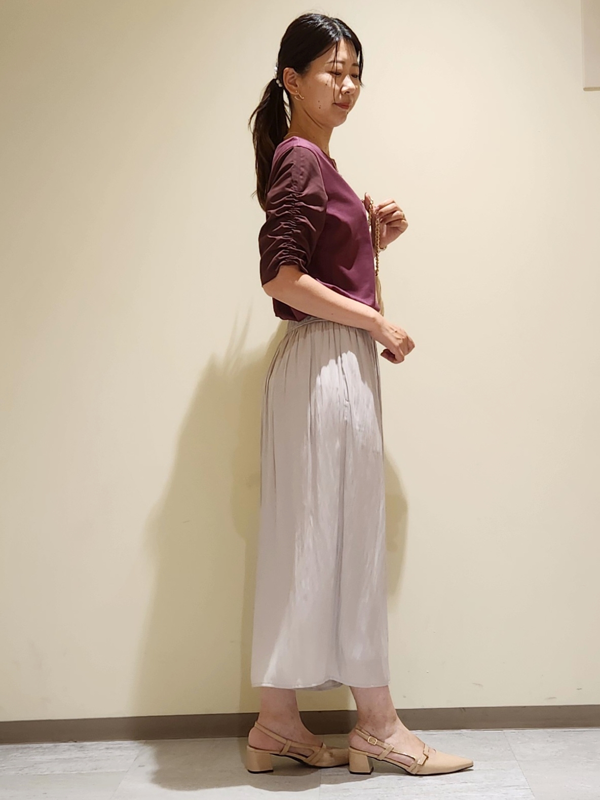 yukaさんの「COUP DE CHANCE｜【手洗い可／日本製】袖ギャザーカットソー」を使ったコーディネート