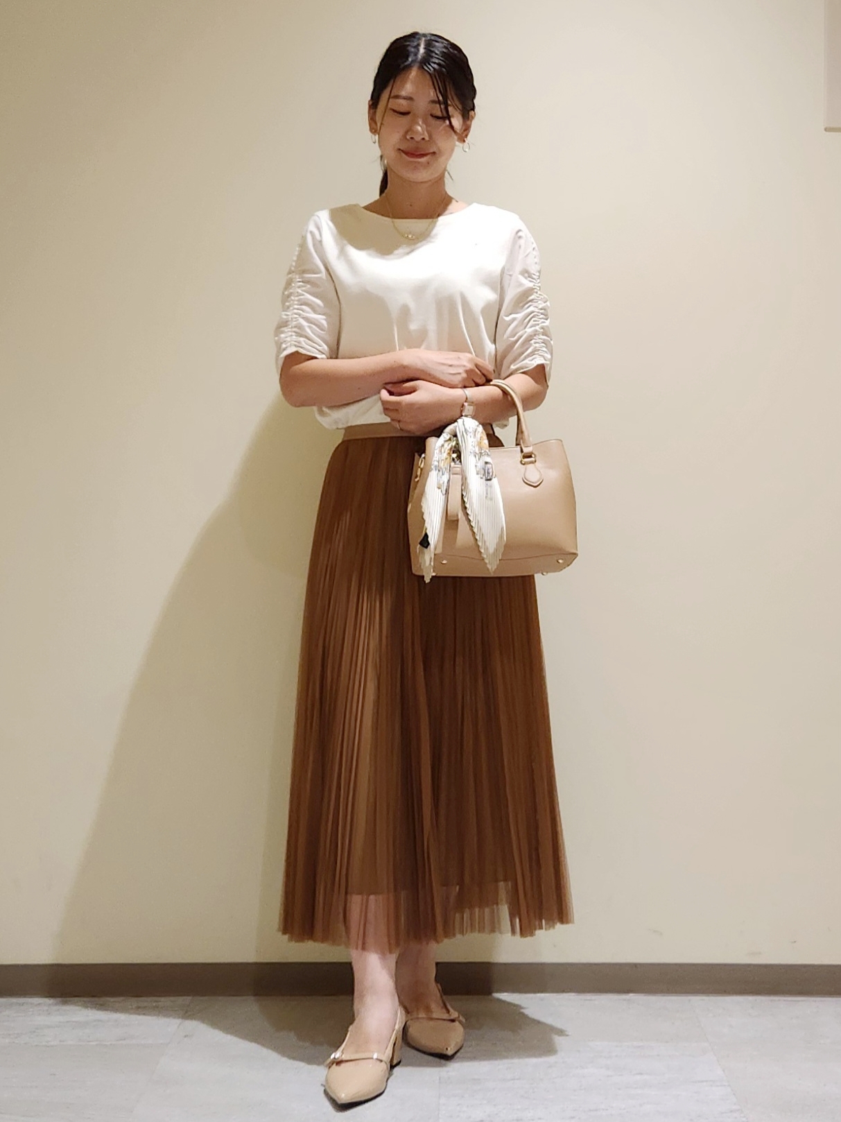 yukaさんの「COUP DE CHANCE｜【手洗い可／日本製】袖ギャザーカットソー」を使ったコーディネート