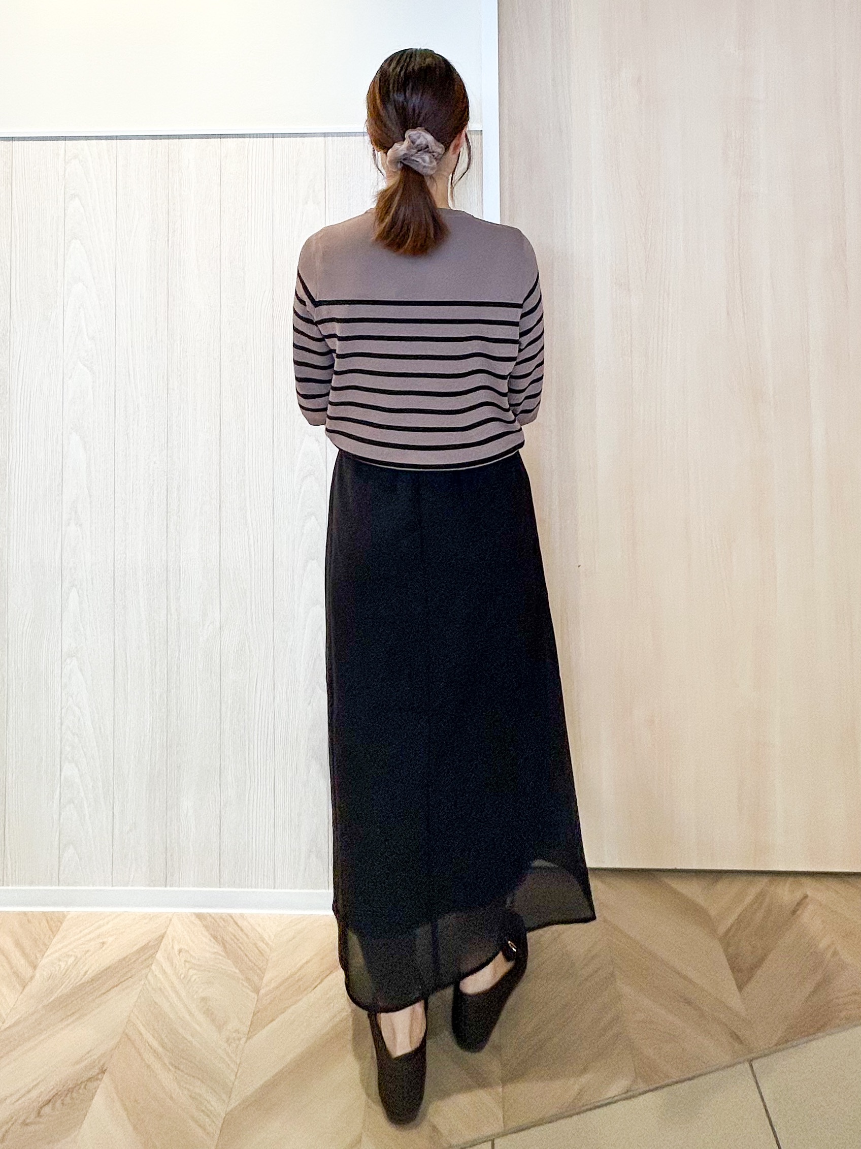 tomoさんの「SHOO･LA･RUE｜【ガンガン洗える/ひんやり/UV/毛玉になりにくい】二の腕見せない 5分袖ニット」を使ったコーディネート