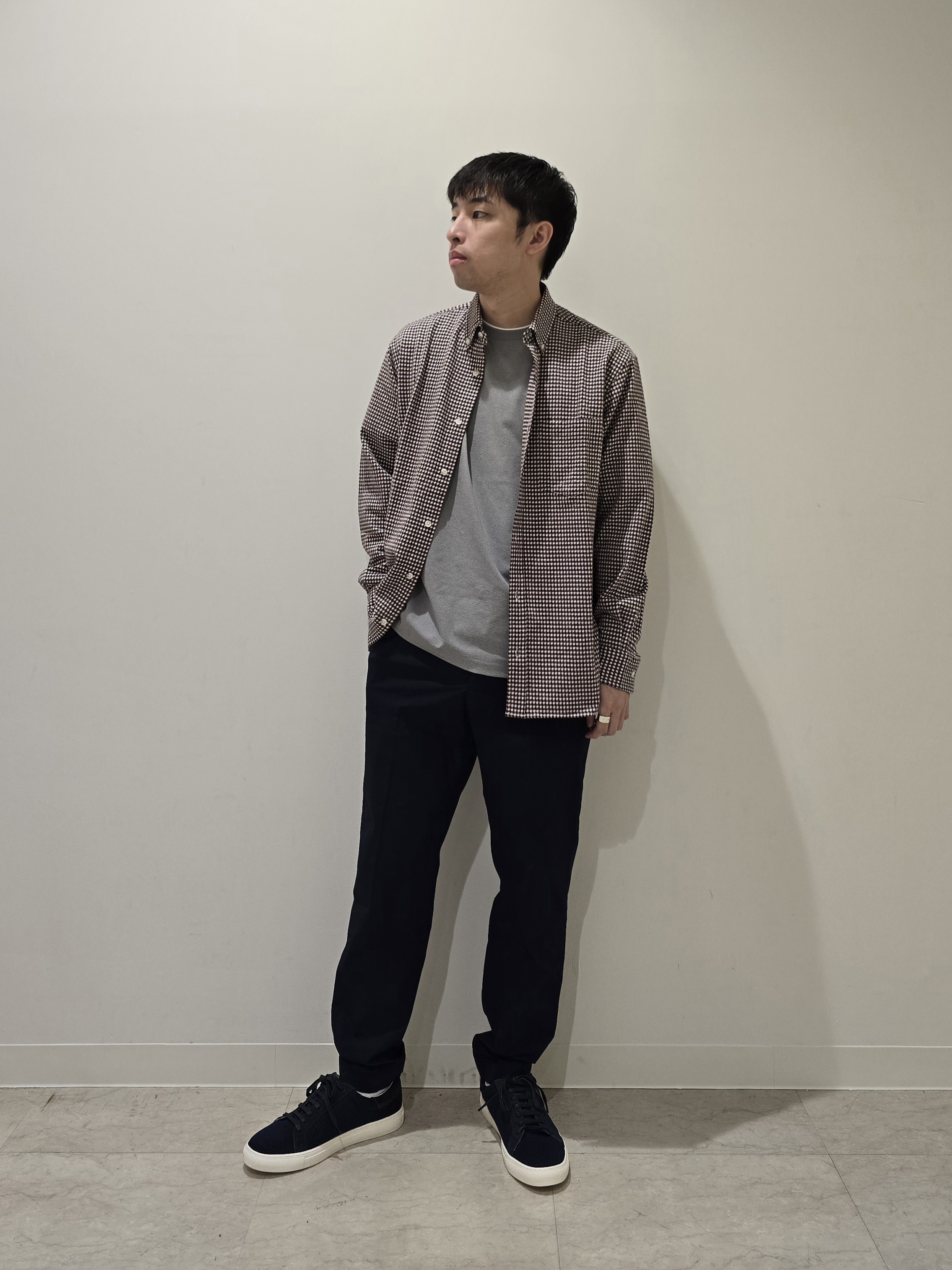 白木駆さんの「TAKEO KIKUCHI｜【汗染み軽減/接触冷感】フェイクレイヤード ワンポイント刺繍Ｔシャツ」を使ったコーディネート