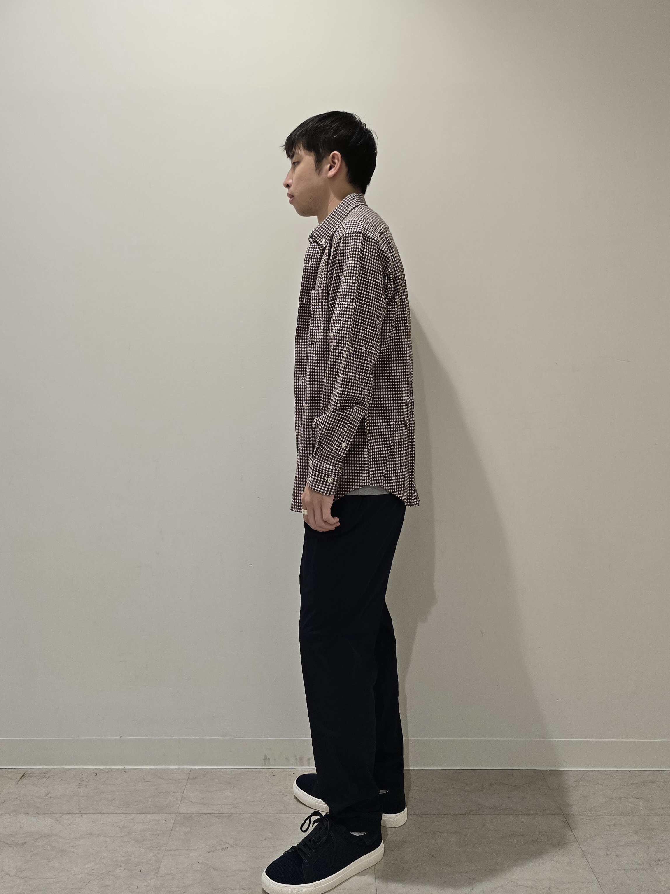白木駆さんの「TAKEO KIKUCHI｜【汗染み軽減/接触冷感】フェイクレイヤード ワンポイント刺繍Ｔシャツ」を使ったコーディネート