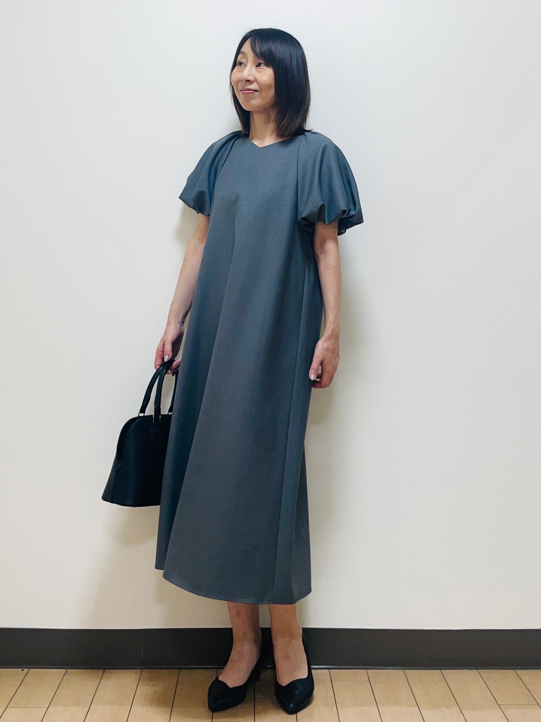 Riiさんの「Reflect｜【UVカット／手洗い可】パフスリーブ Vネックワンピース」を使ったコーディネート