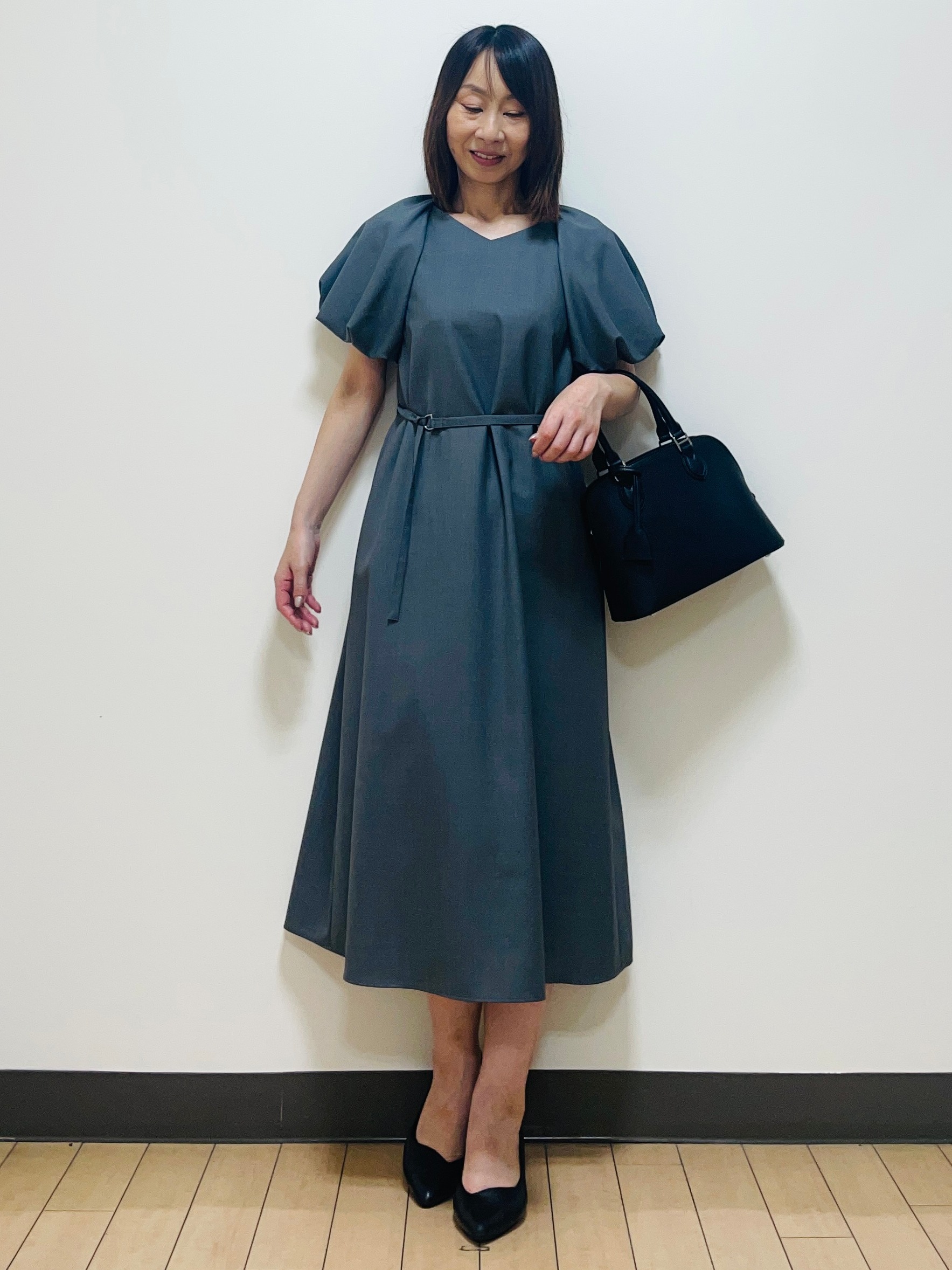 Riiさんの「Reflect｜【UVカット／手洗い可】パフスリーブ Vネックワンピース」を使ったコーディネート