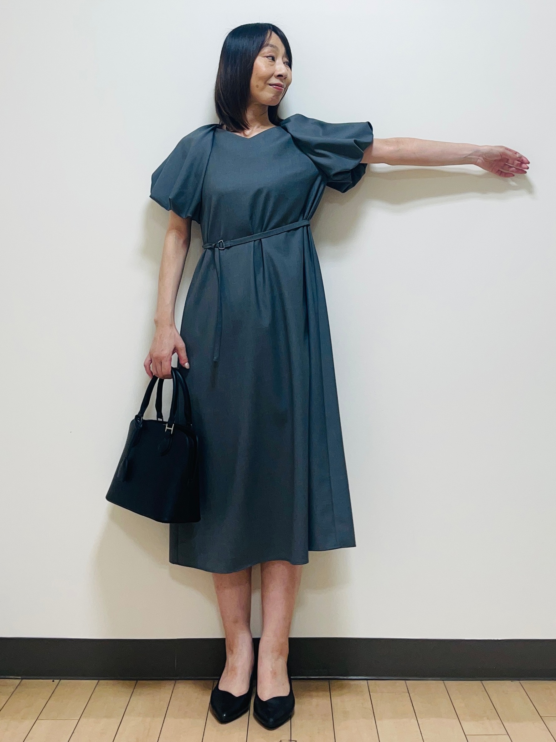 Riiさんの「Reflect｜【UVカット／手洗い可】パフスリーブ Vネックワンピース」を使ったコーディネート