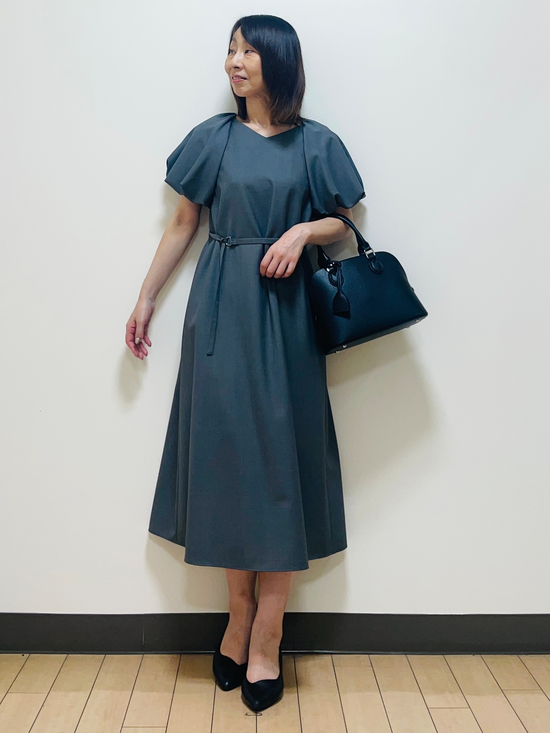 Riiさんの「Reflect｜【UVカット／手洗い可】パフスリーブ Vネックワンピース」を使ったコーディネート