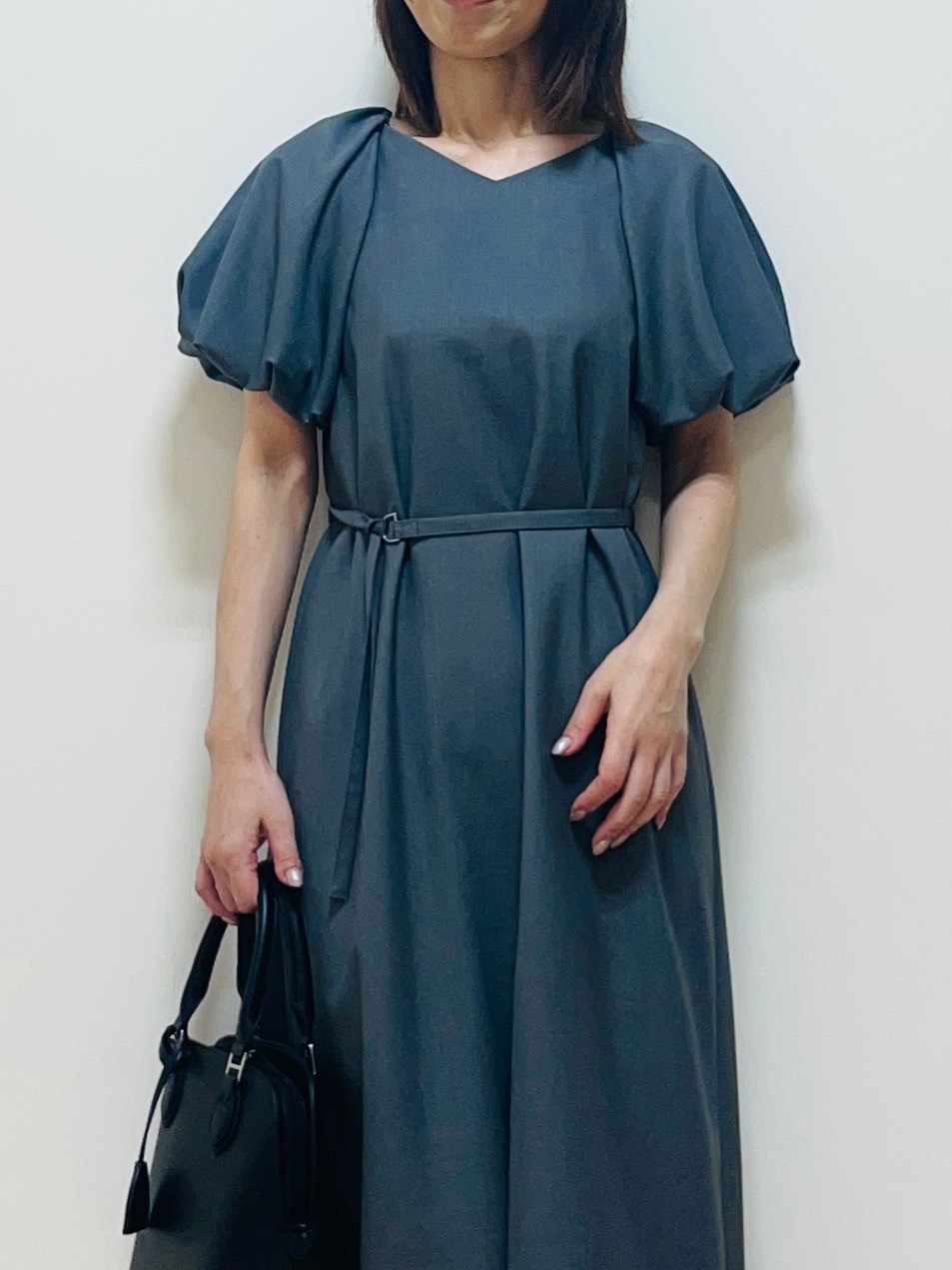 Riiさんの「Reflect｜【UVカット／手洗い可】パフスリーブ Vネックワンピース」を使ったコーディネート