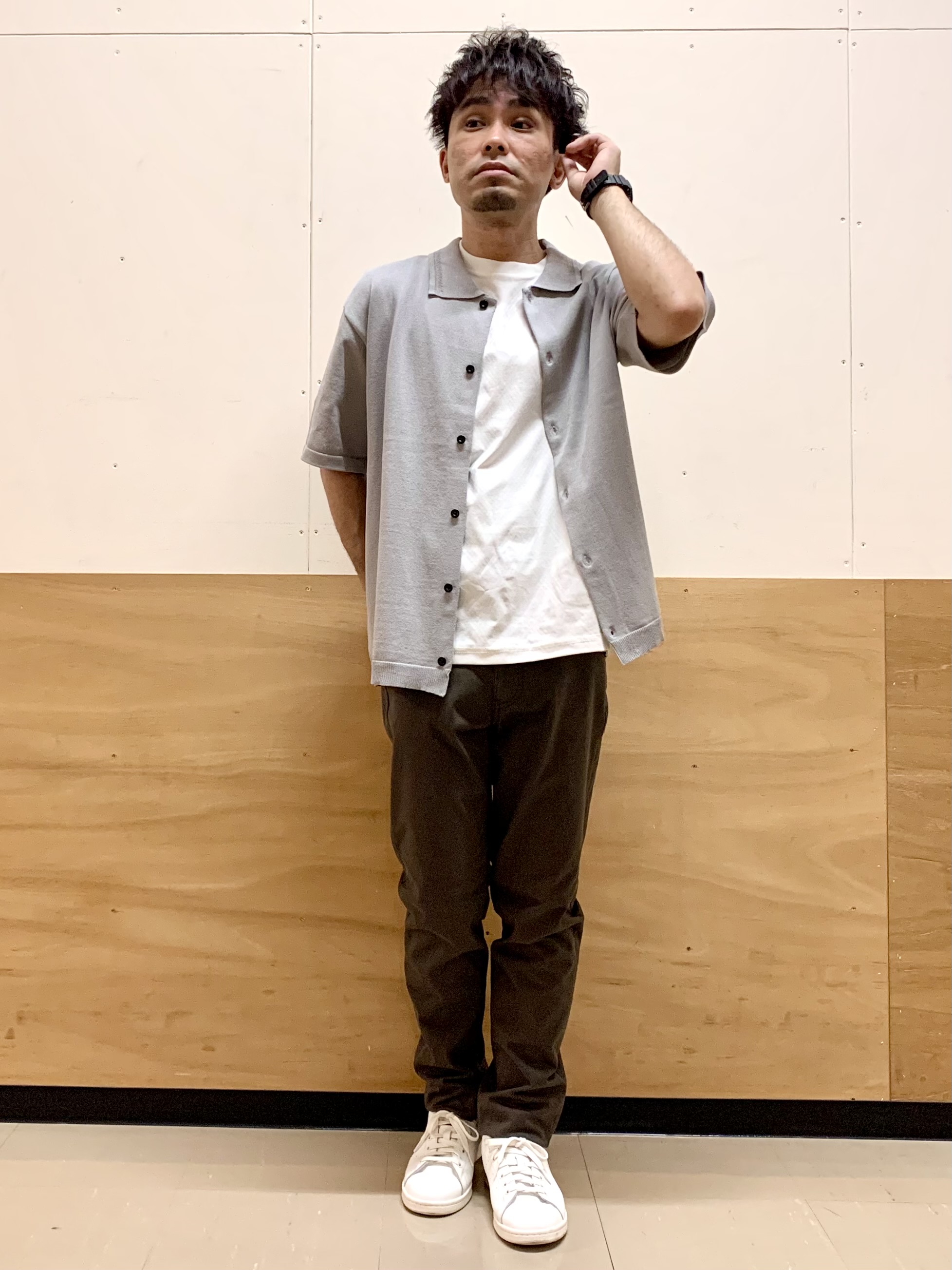 MATUさんの「THE SHOP TK｜【抗菌防臭／UVカット／洗濯機OK】和紙混 半袖ニットシャツ」を使ったコーディネート