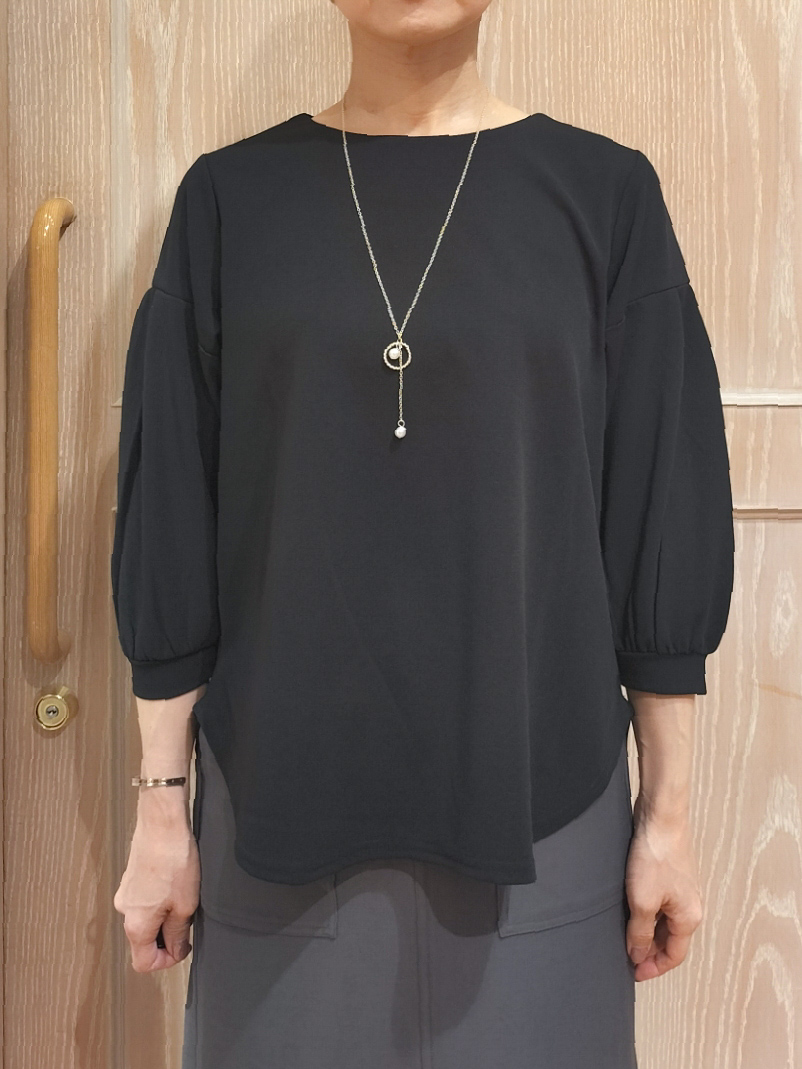 YUKIさんの「SHOO･LA･RUE｜【着丈選べる/2点セット】ネックレス付き やわらか8分袖ブラウス」を使ったコーディネート