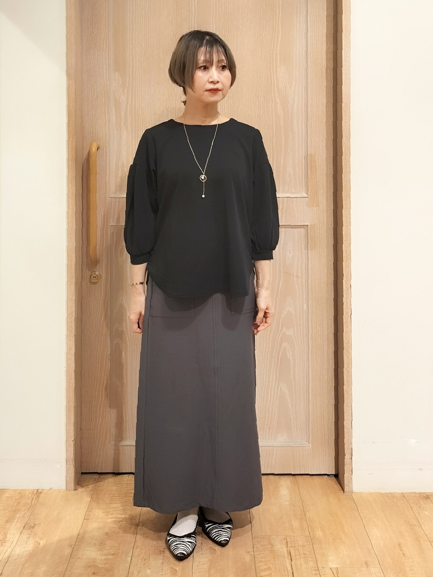 YUKIさんの「SHOO･LA･RUE｜【着丈選べる/2点セット】ネックレス付き やわらか8分袖ブラウス」を使ったコーディネート