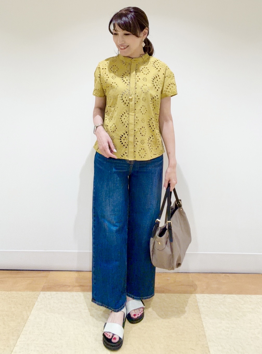 ayaさんの「Reflect｜【通勤◎】カットワーク刺繍レース シャツブラウス」を使ったコーディネート
