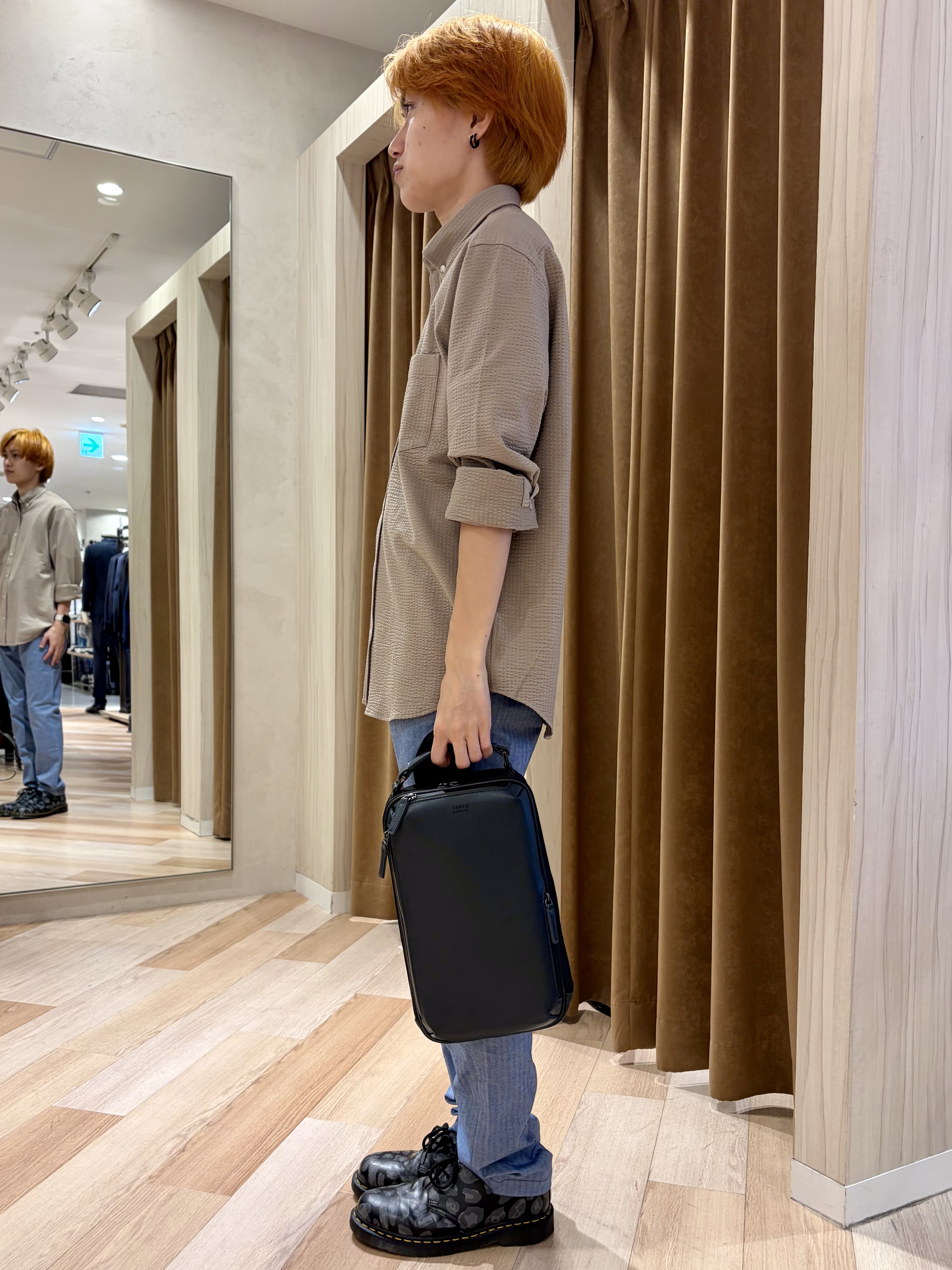 阿部智春さんの「TAKEO KIKUCHI｜【銘品】播州織り ヘリンボン ストレートパンツ」を使ったコーディネート