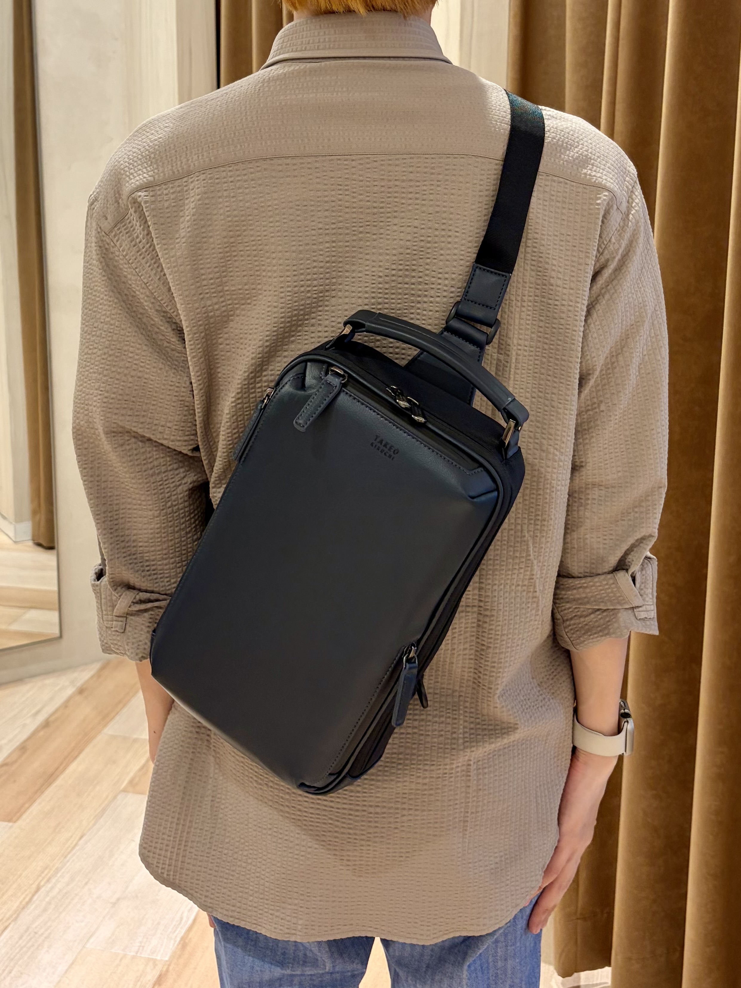 阿部智春さんの「TAKEO KIKUCHI｜【銘品】播州織り ヘリンボン ストレートパンツ」を使ったコーディネート