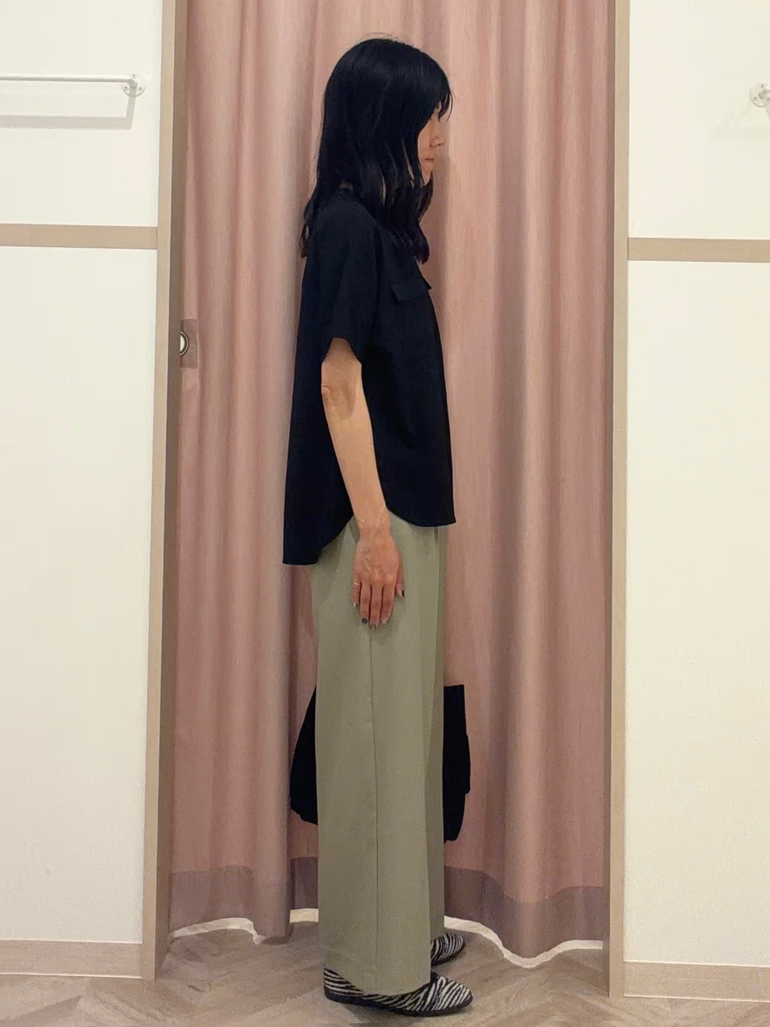 大西直穂さんの「SHOO･LA･RUE｜【洗濯後しわになりにくい/ひんやり/UV/吸水速乾】Wポケットが目を引く オンオフ使えるスキッパーブ」を使ったコーディネート