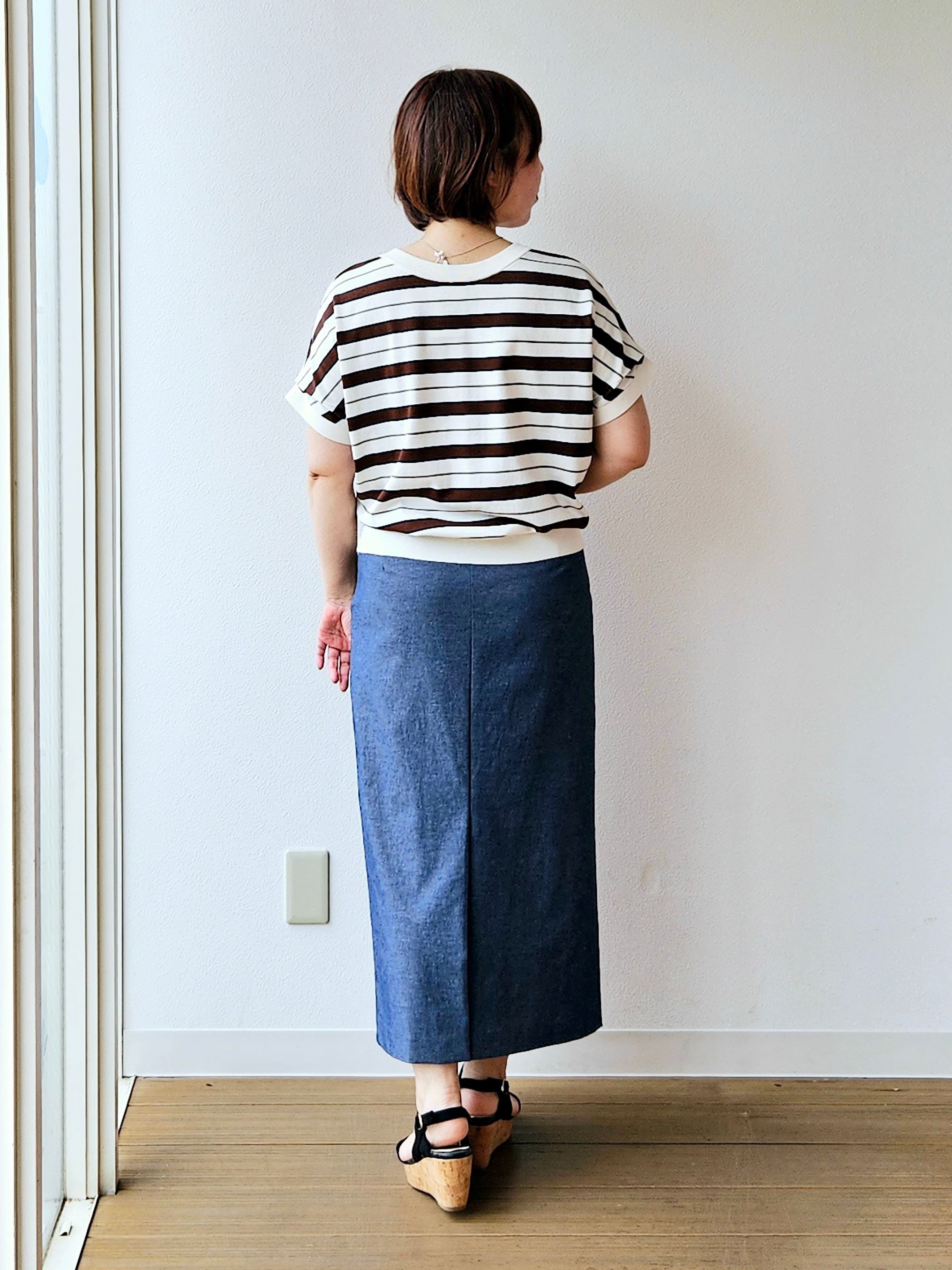 やじまさんの「UNTITLED｜【肌に張りつきにくい/前後2WAY】ドライタッチコットンプルオーバー」を使ったコーディネート