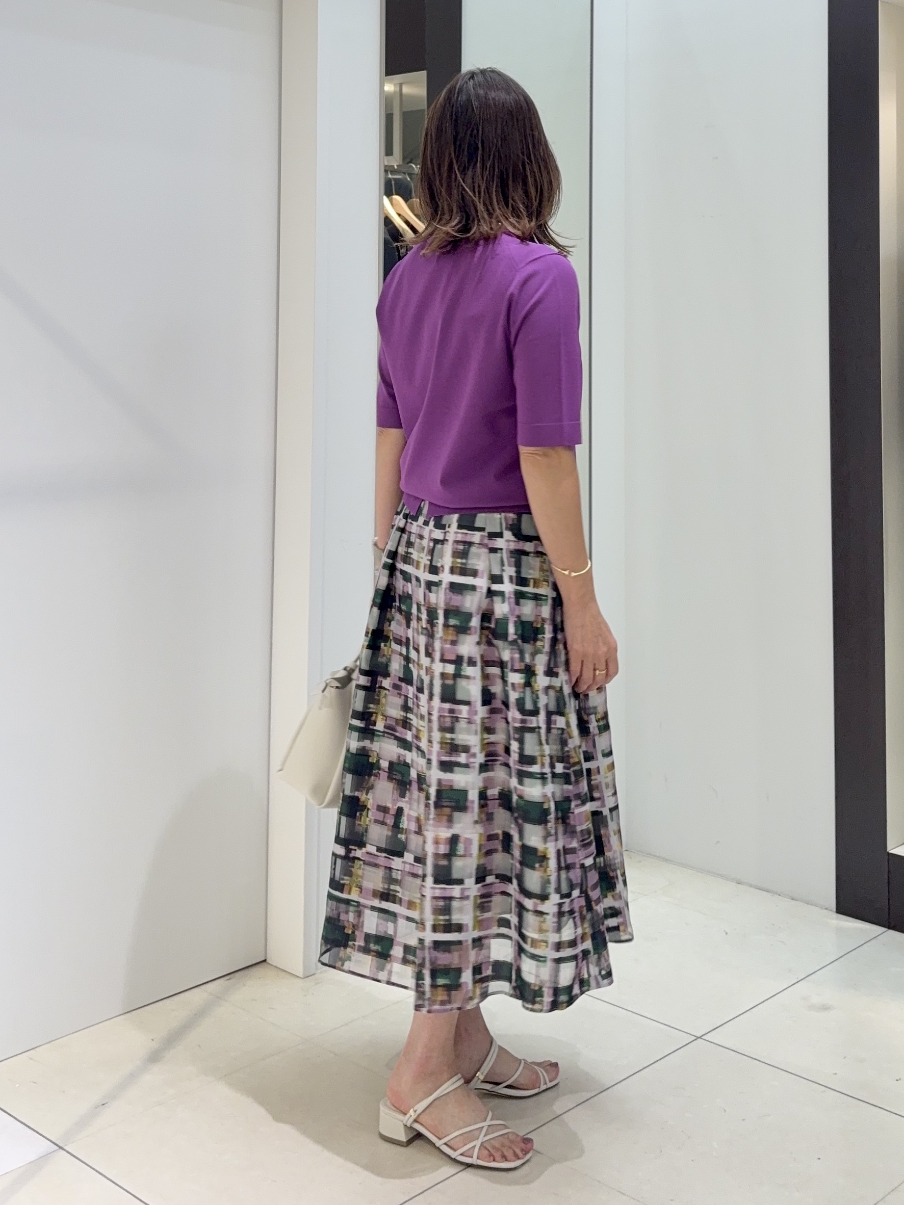 tomoさんの「UNTITLED｜【アンサンブル可/きれいめ/通勤】コンパクト5分袖ニット」を使ったコーディネート